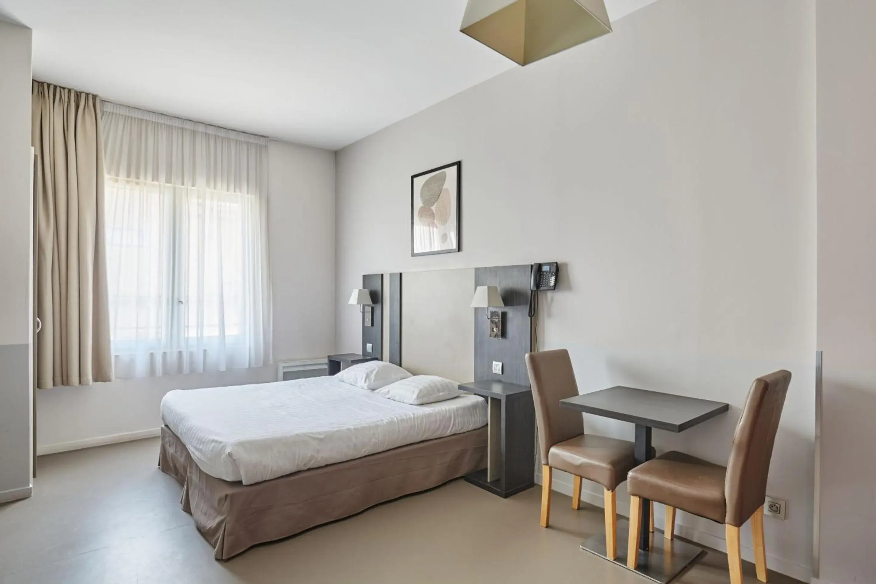 Bed in Appart'hôtel Odalys City - Dijon Centre Les Cordeliers Bed in Appart'hôtel Odalys City - Dijon Centre Les Cordeliers