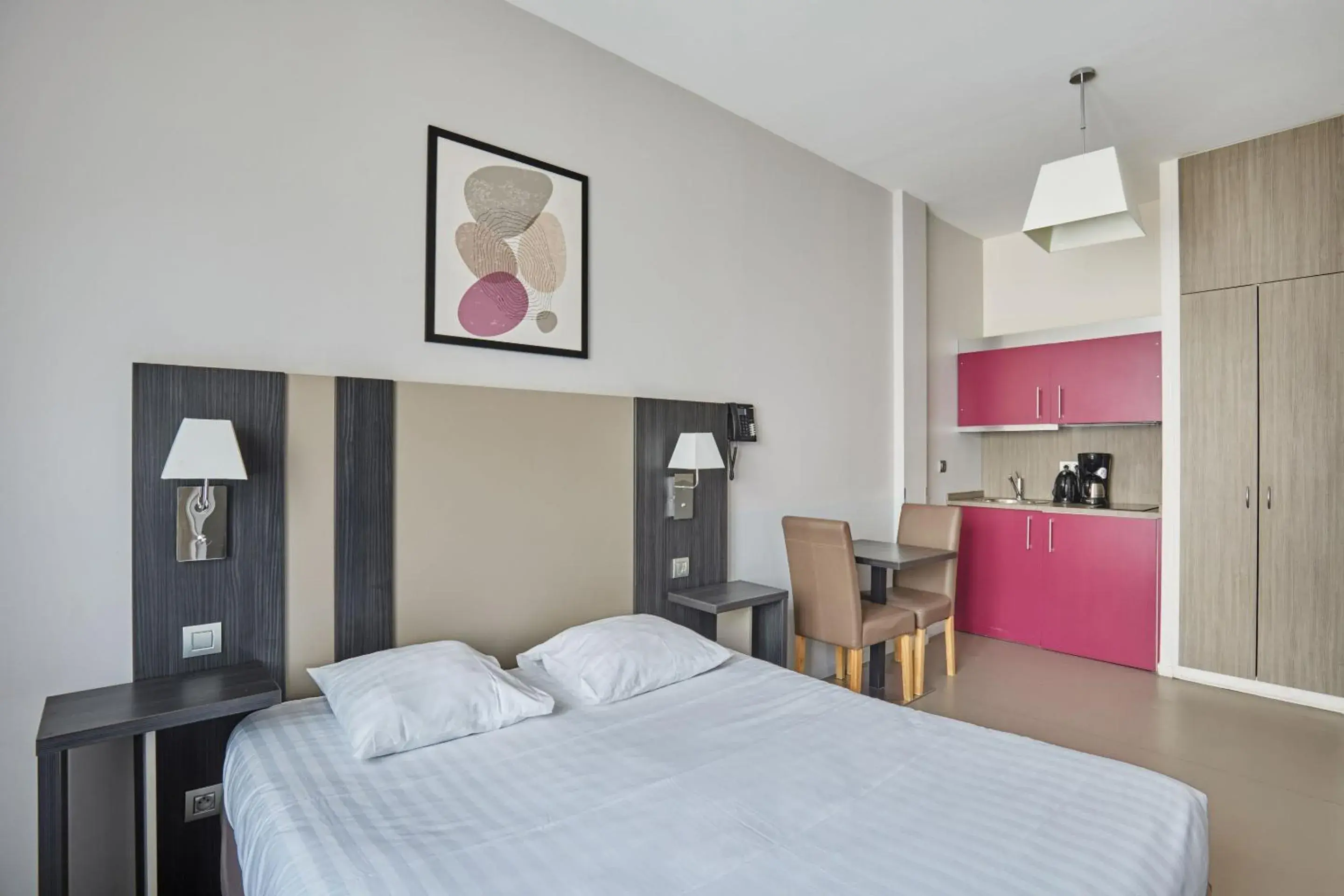 Bed in Appart'hôtel Odalys City - Dijon Centre Les Cordeliers Bed in Appart'hôtel Odalys City - Dijon Centre Les Cordeliers