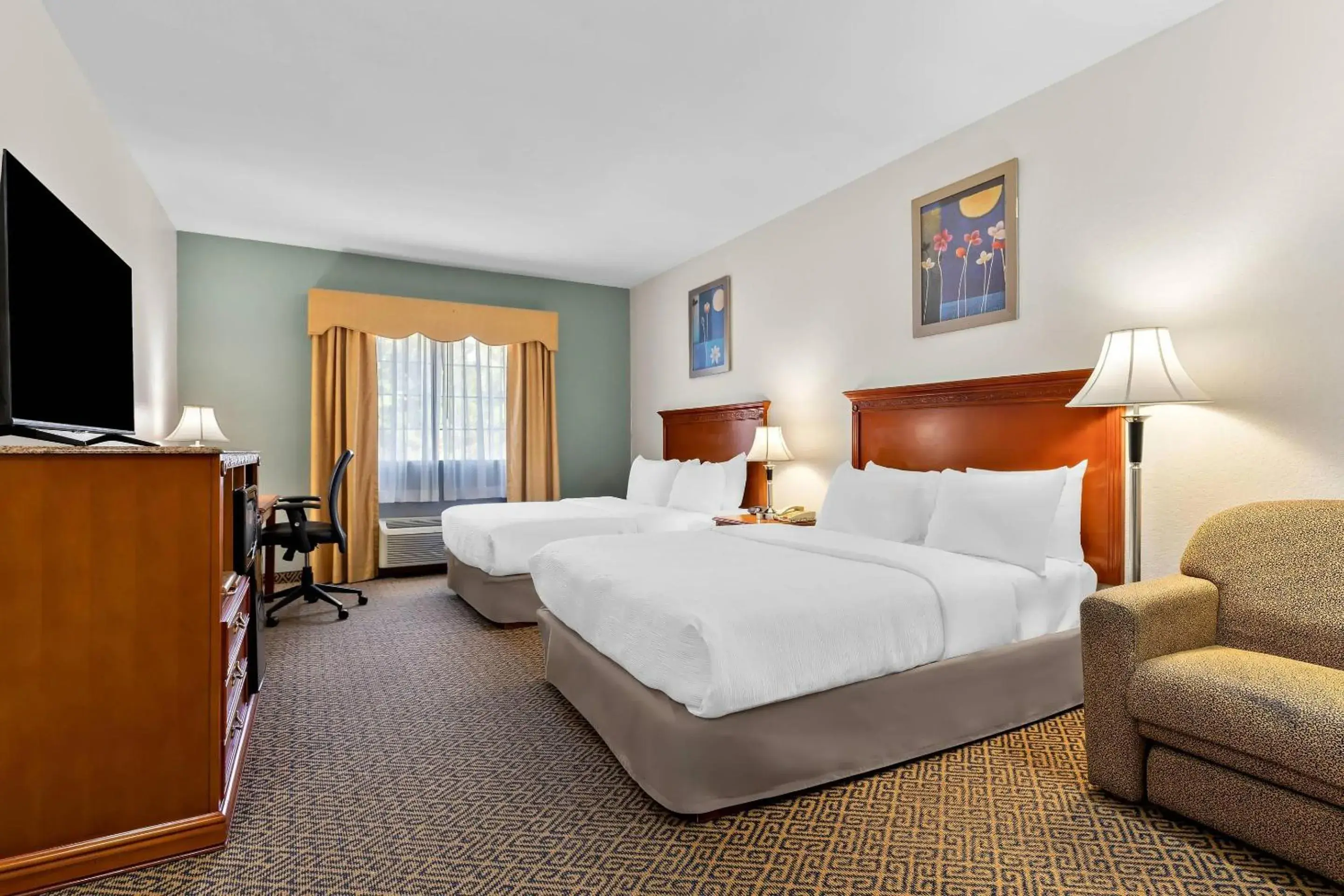 Bedroom, Bed in Quality Inn & Suites McAlester on Hwy 69 Bedroom, Bed in Quality Inn & Suites McAlester on Hwy 69