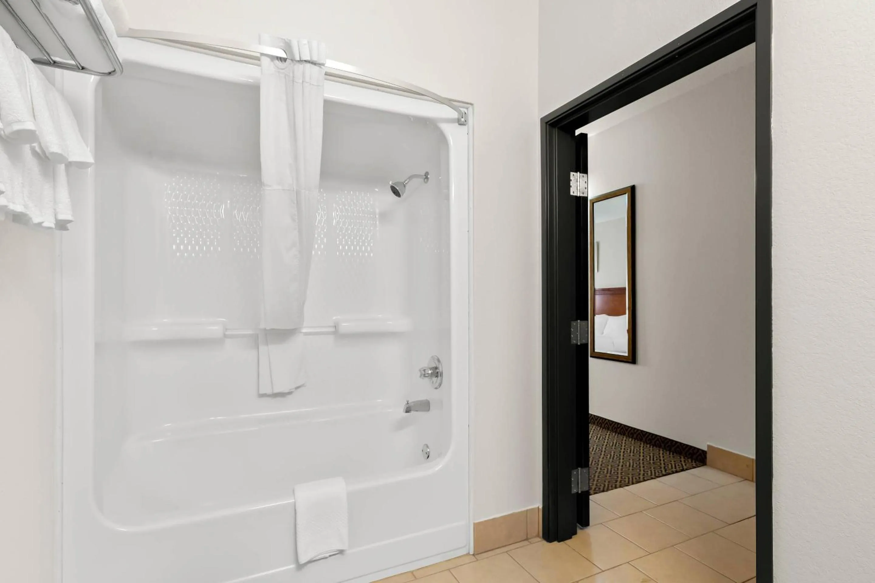 Bedroom in Quality Inn & Suites McAlester on Hwy 69