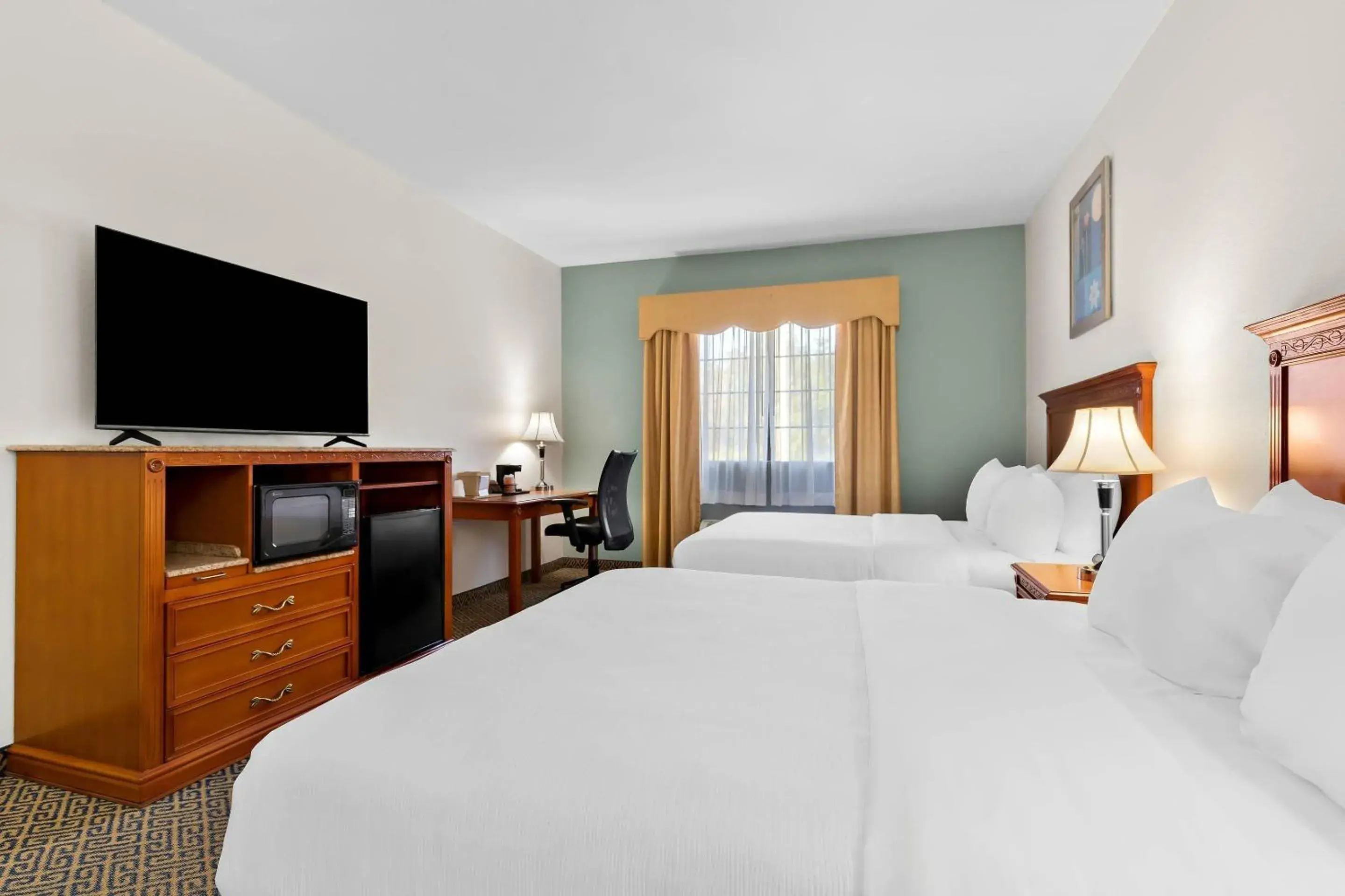 Bedroom, Bed in Quality Inn & Suites McAlester on Hwy 69 Bedroom, Bed in Quality Inn & Suites McAlester on Hwy 69