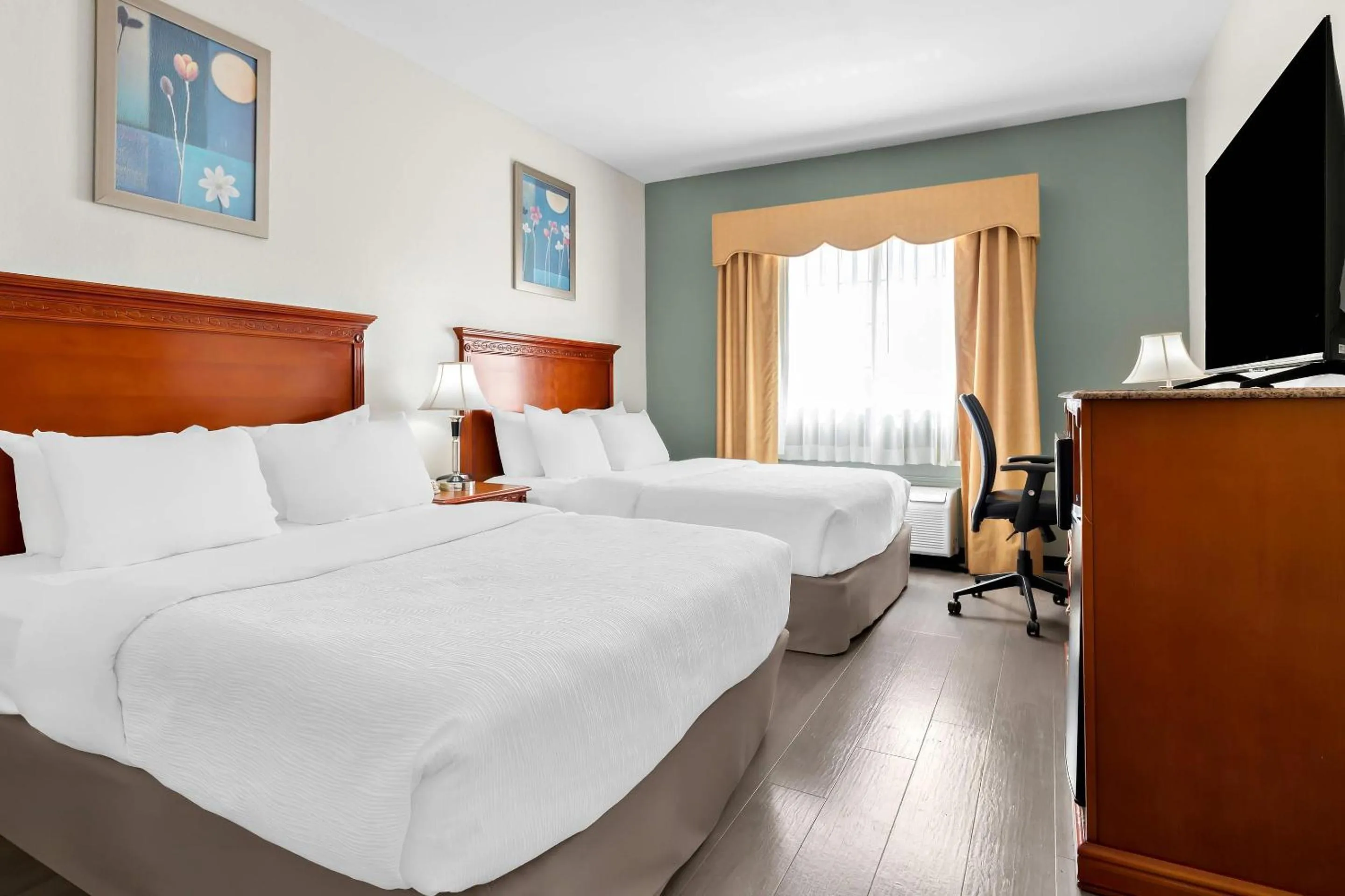 Bedroom, Bed in Quality Inn & Suites McAlester on Hwy 69