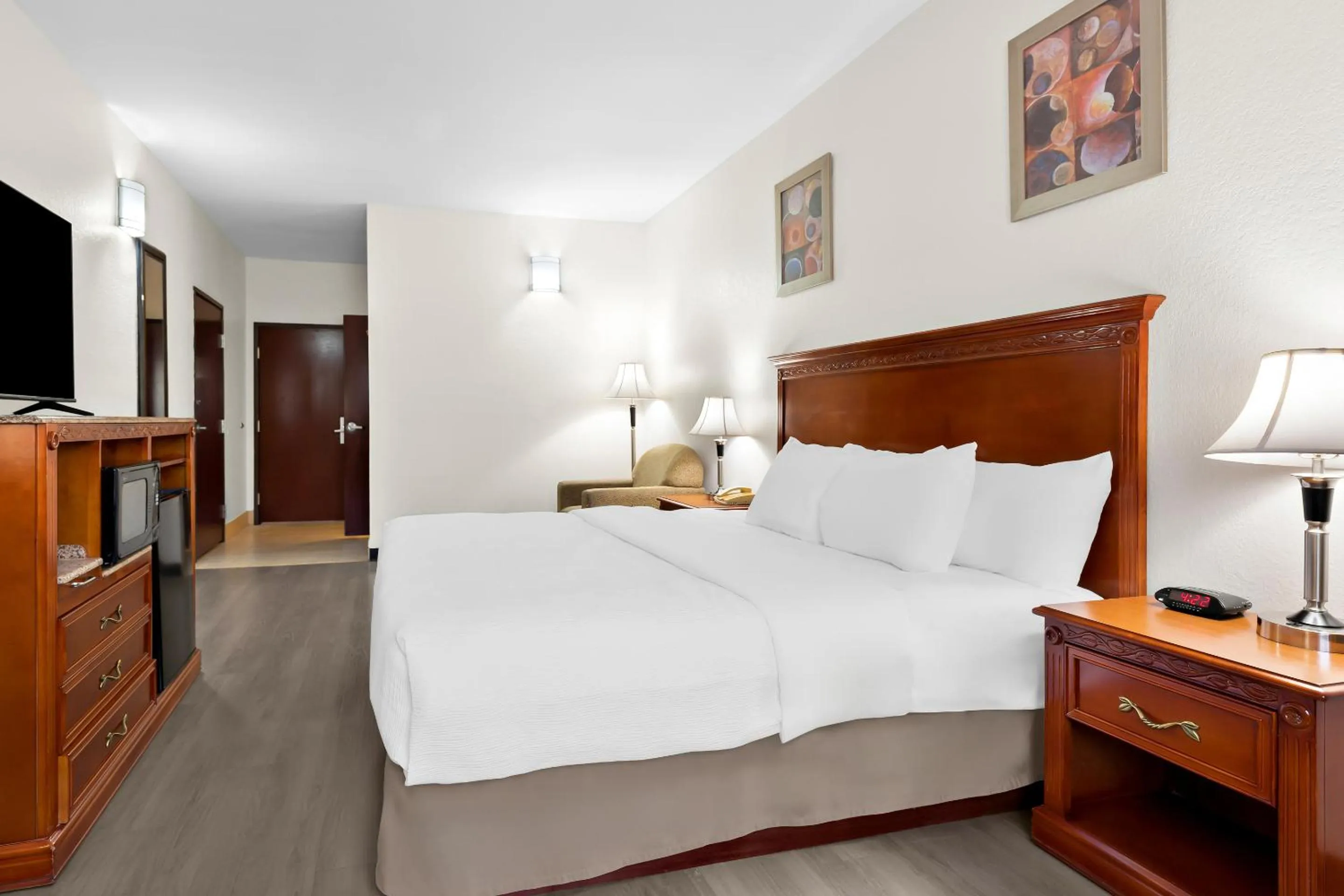 Bed in Quality Inn & Suites McAlester on Hwy 69