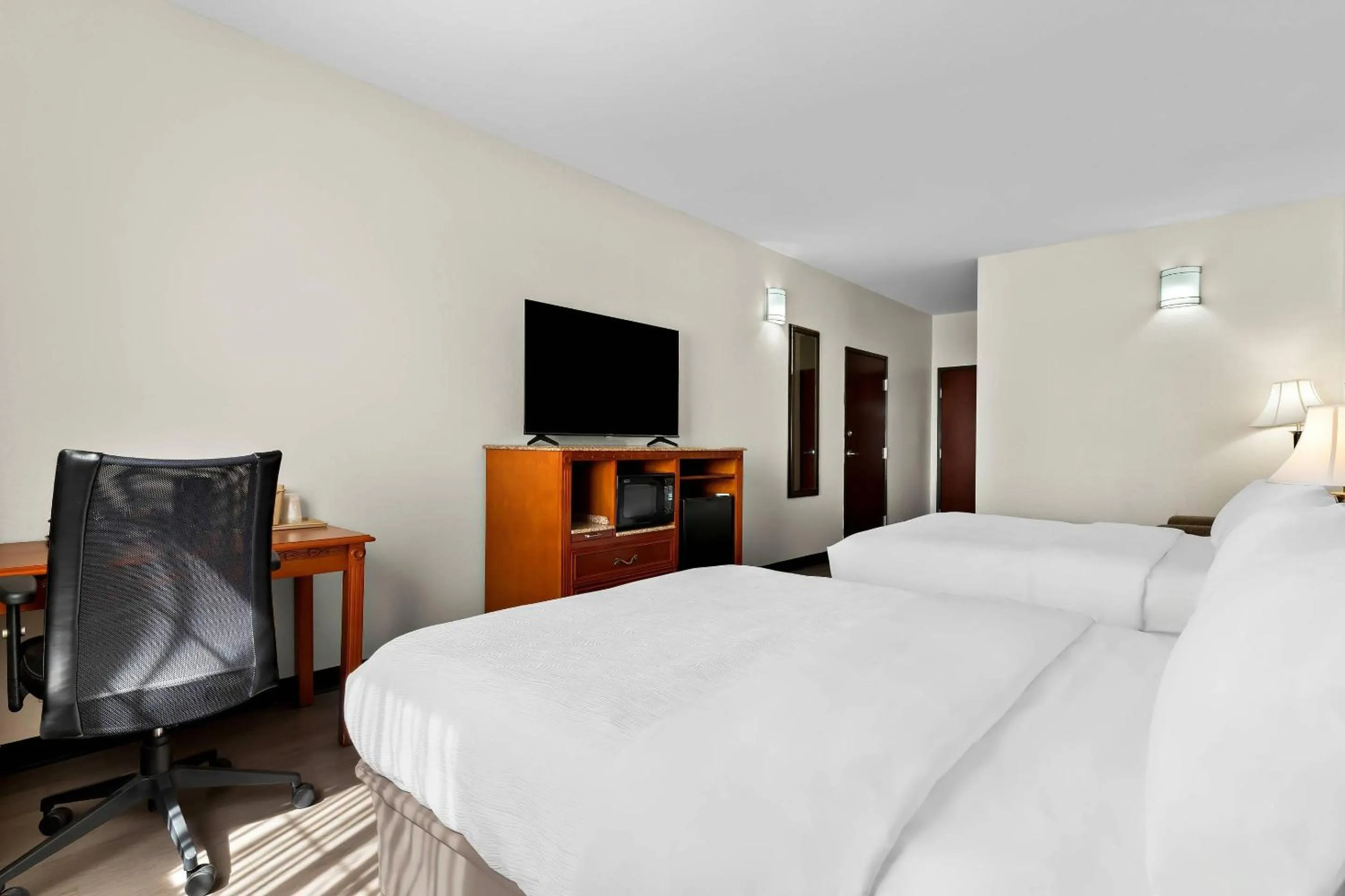 Bedroom, Bed in Quality Inn & Suites McAlester on Hwy 69