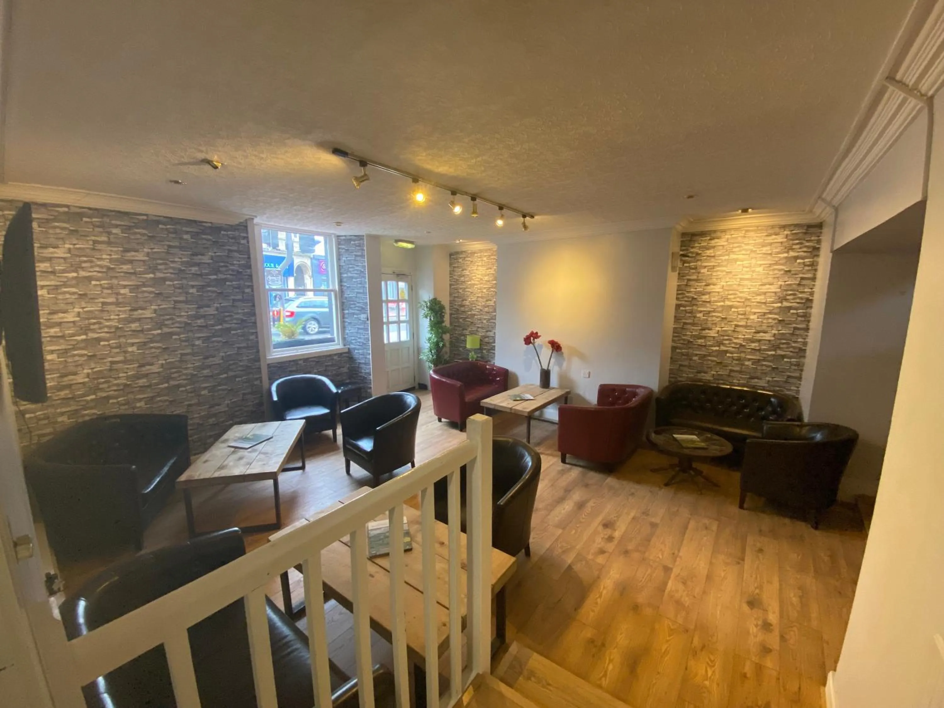 Lounge or bar in The County Hotel - Self Check-In, Ultra Fast WI-FI, Free Parking, Central Location