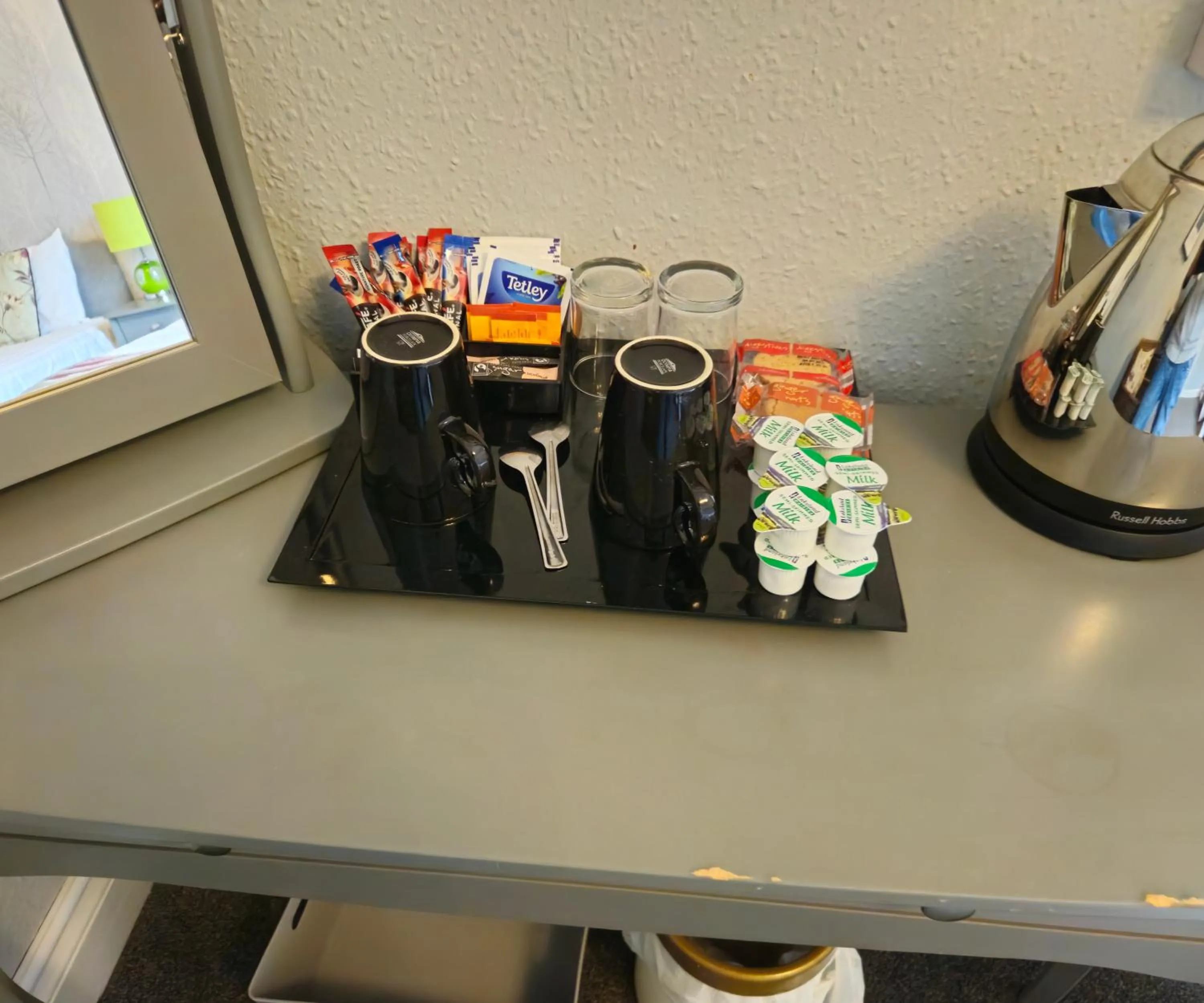 Food and drinks in The County Hotel - Self Check-In, Ultra Fast WI-FI, Free Parking, Central Location