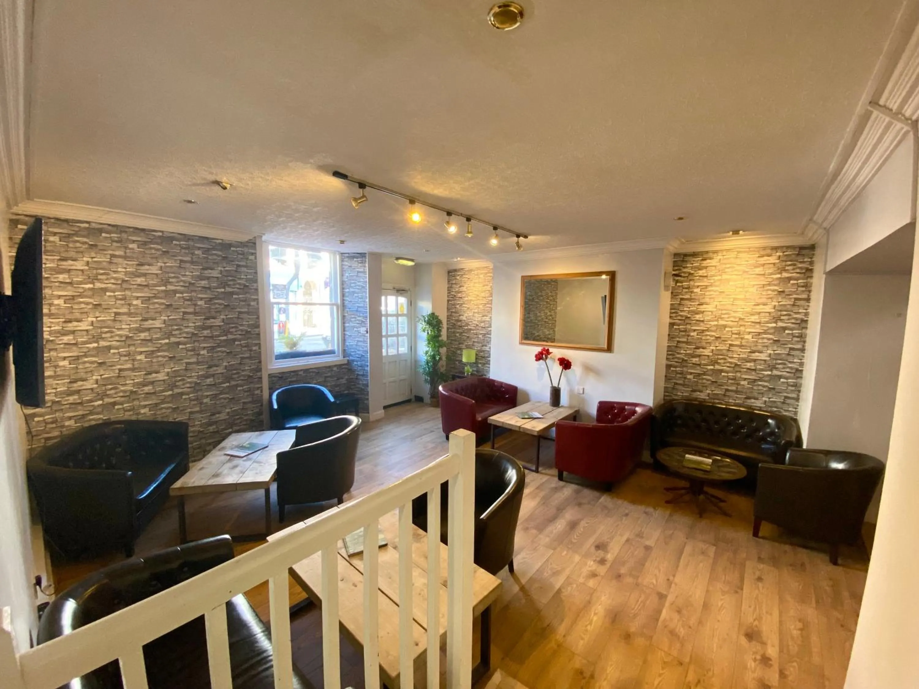 Lounge or bar in The County Hotel - Self Check-In, Ultra Fast WI-FI, Free Parking, Central Location