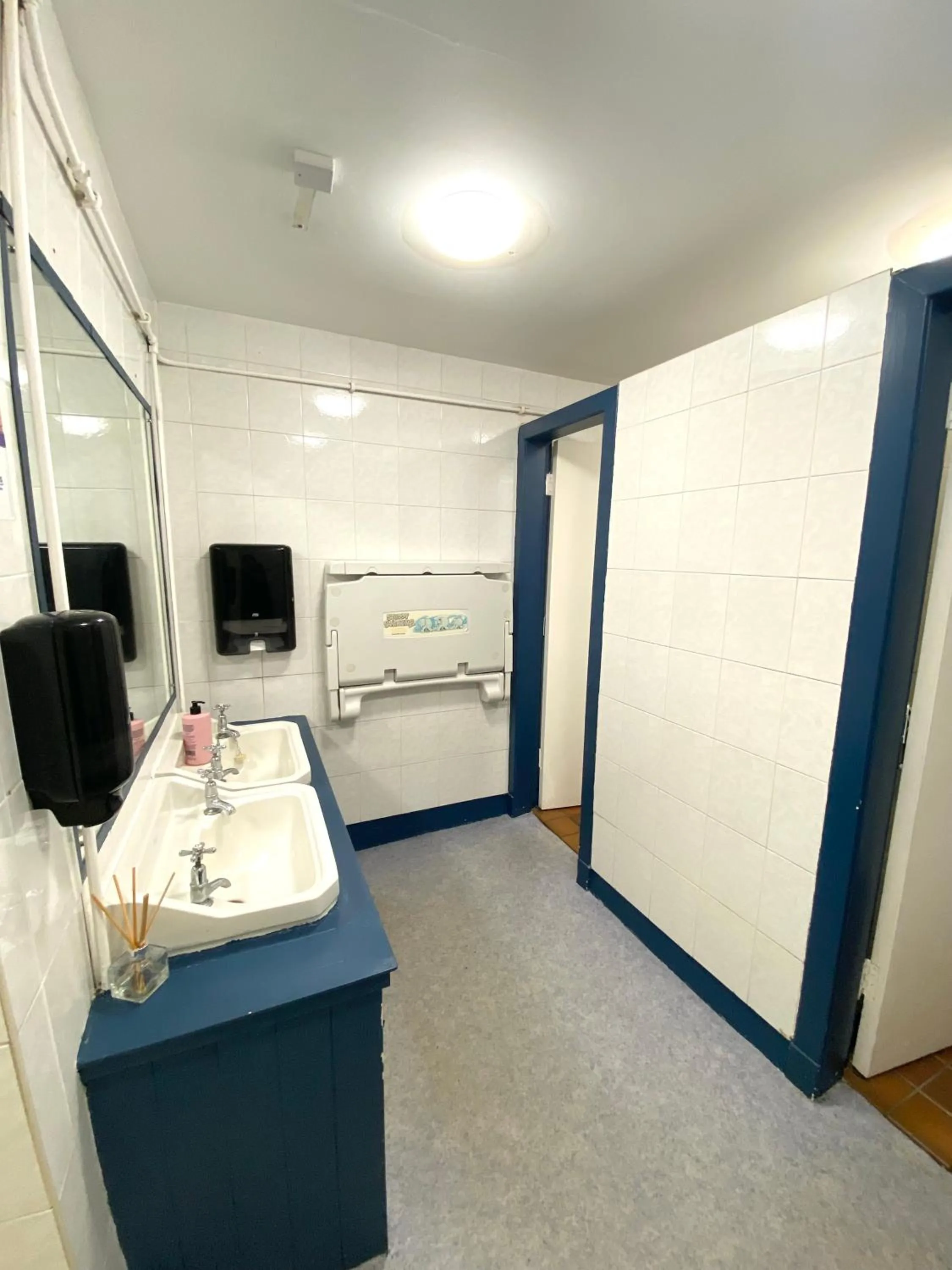 Toilet in The County Hotel - Self Check-In, Ultra Fast WI-FI, Free Parking, Central Location