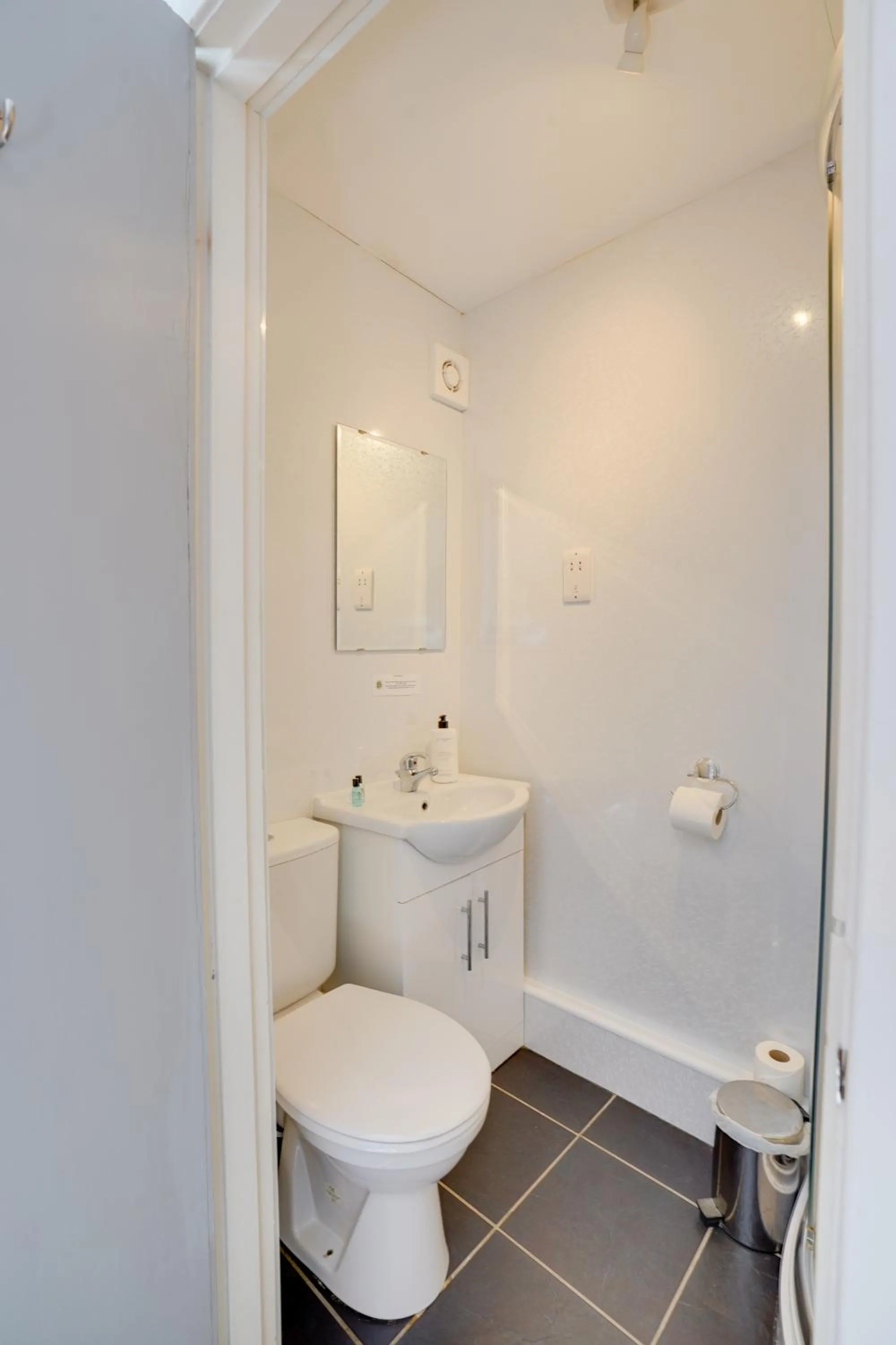 Toilet in The County Hotel - Self Check-In, Ultra Fast WI-FI, Free Parking, Central Location