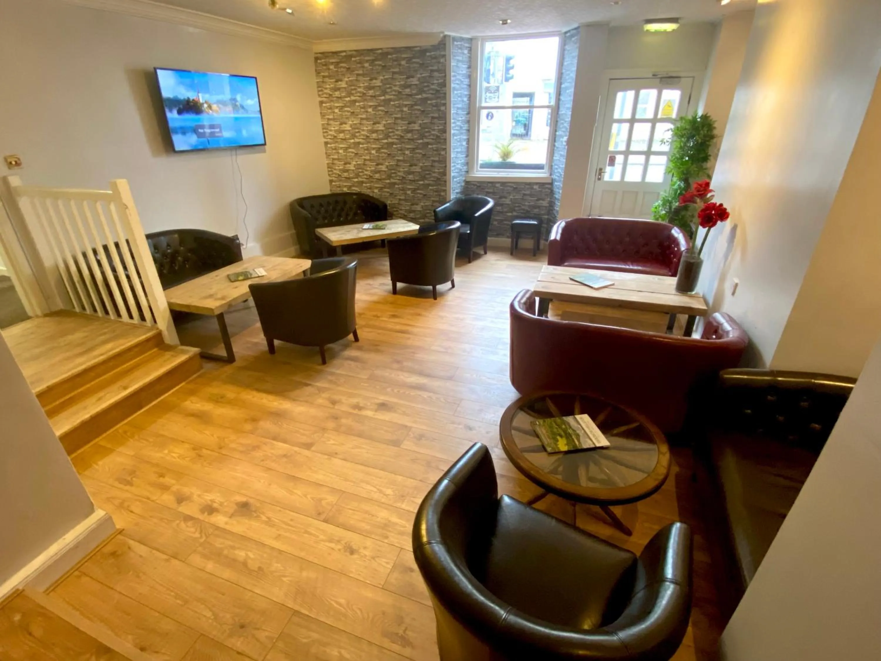 Communal lounge/ TV room in The County Hotel - Self Check-In, Ultra Fast WI-FI, Free Parking, Central Location