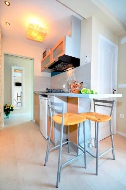 Kitchen or kitchenette in Villa Bougenvilia Tomas