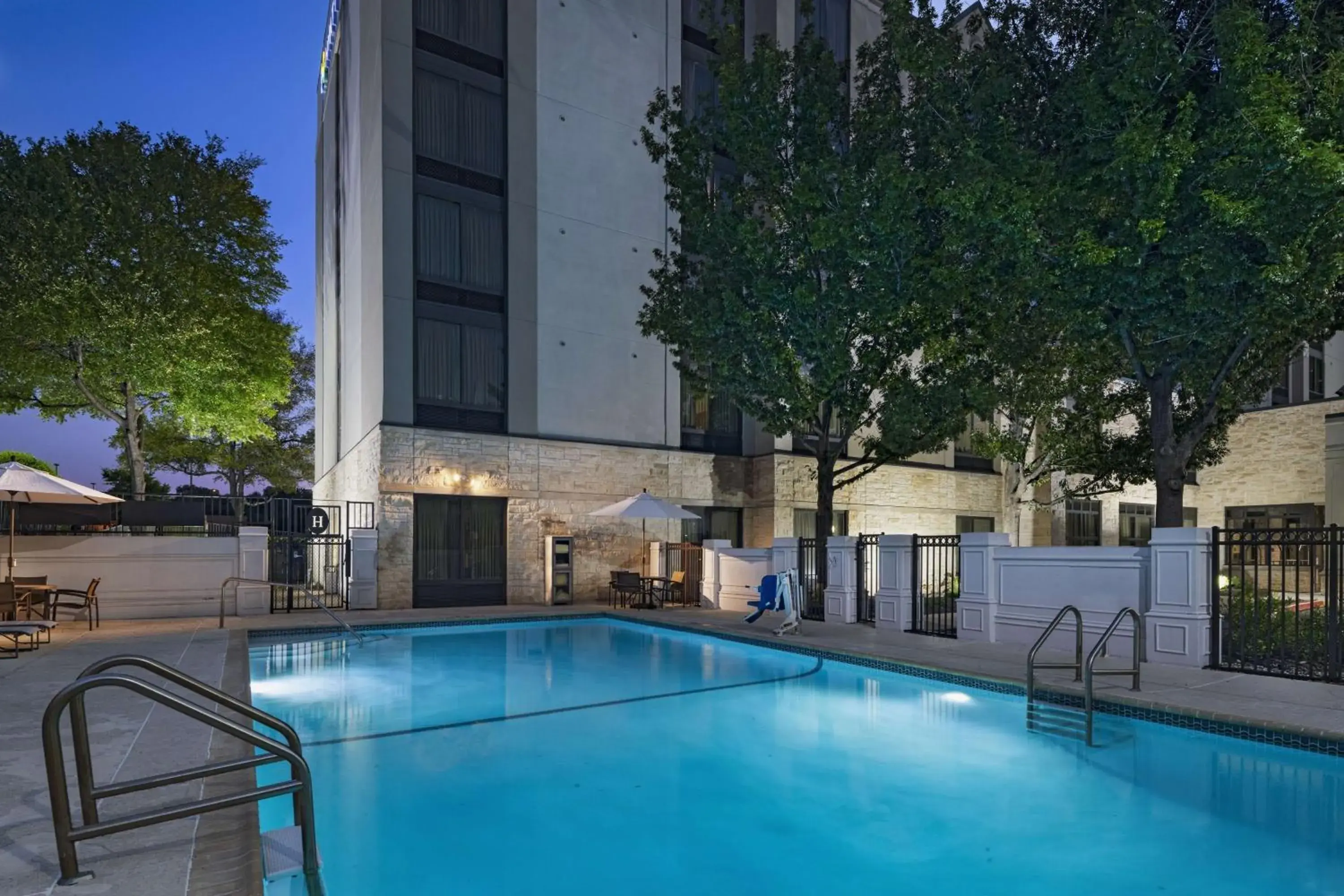 Swimming pool in Hyatt Place Austin Arboretum Swimming pool in Hyatt Place Austin Arboretum