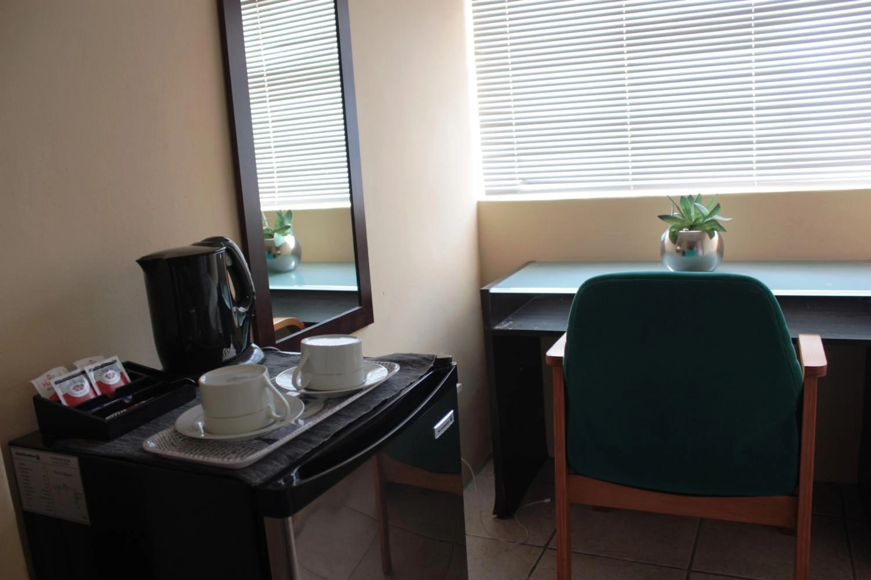 Coffee/tea facilities in Sunnyridge Lodge