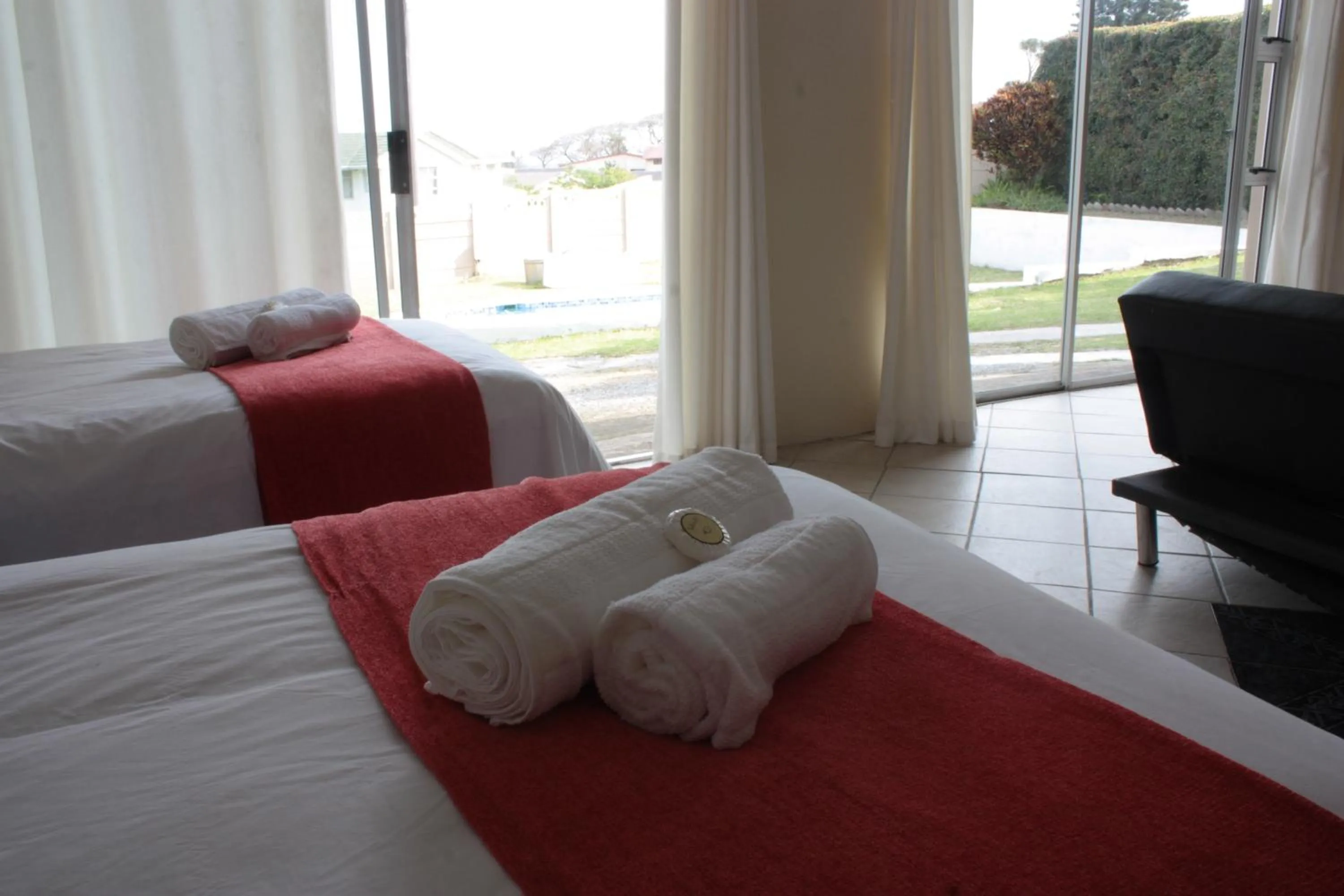 View (from property/room), Bed in Sunnyridge Lodge