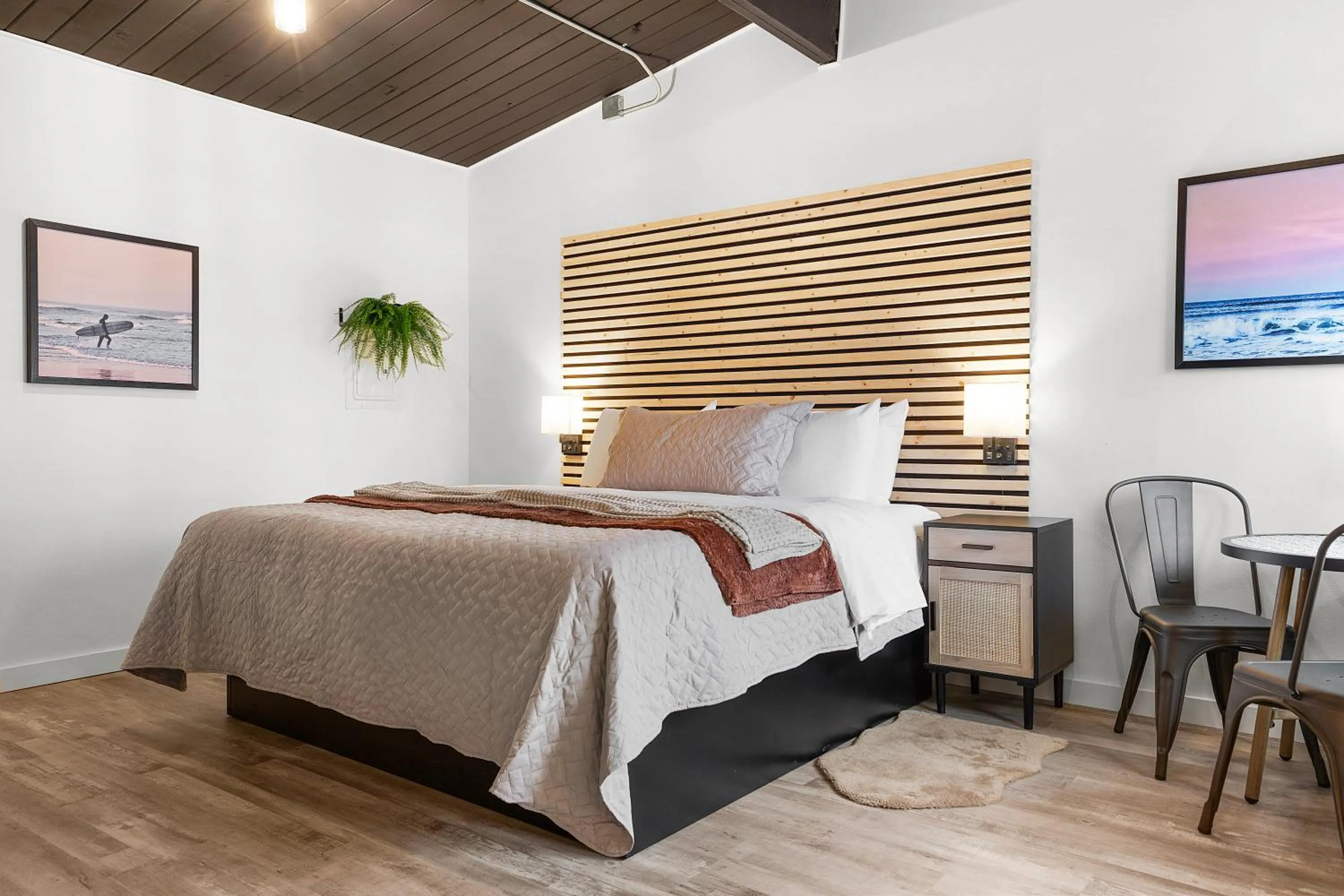 Bed in South Bay Inn