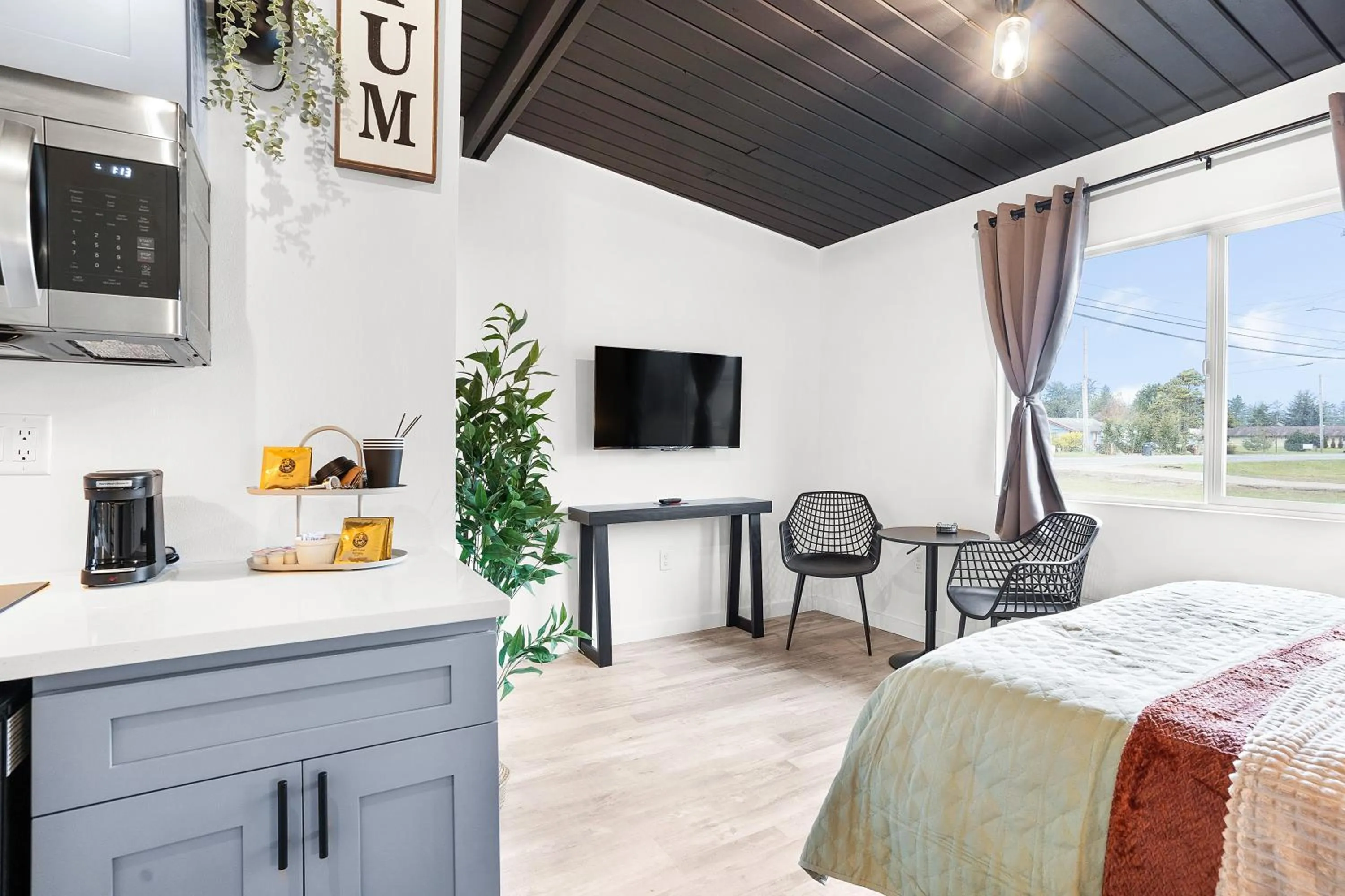 Bedroom, Bed in South Bay Inn