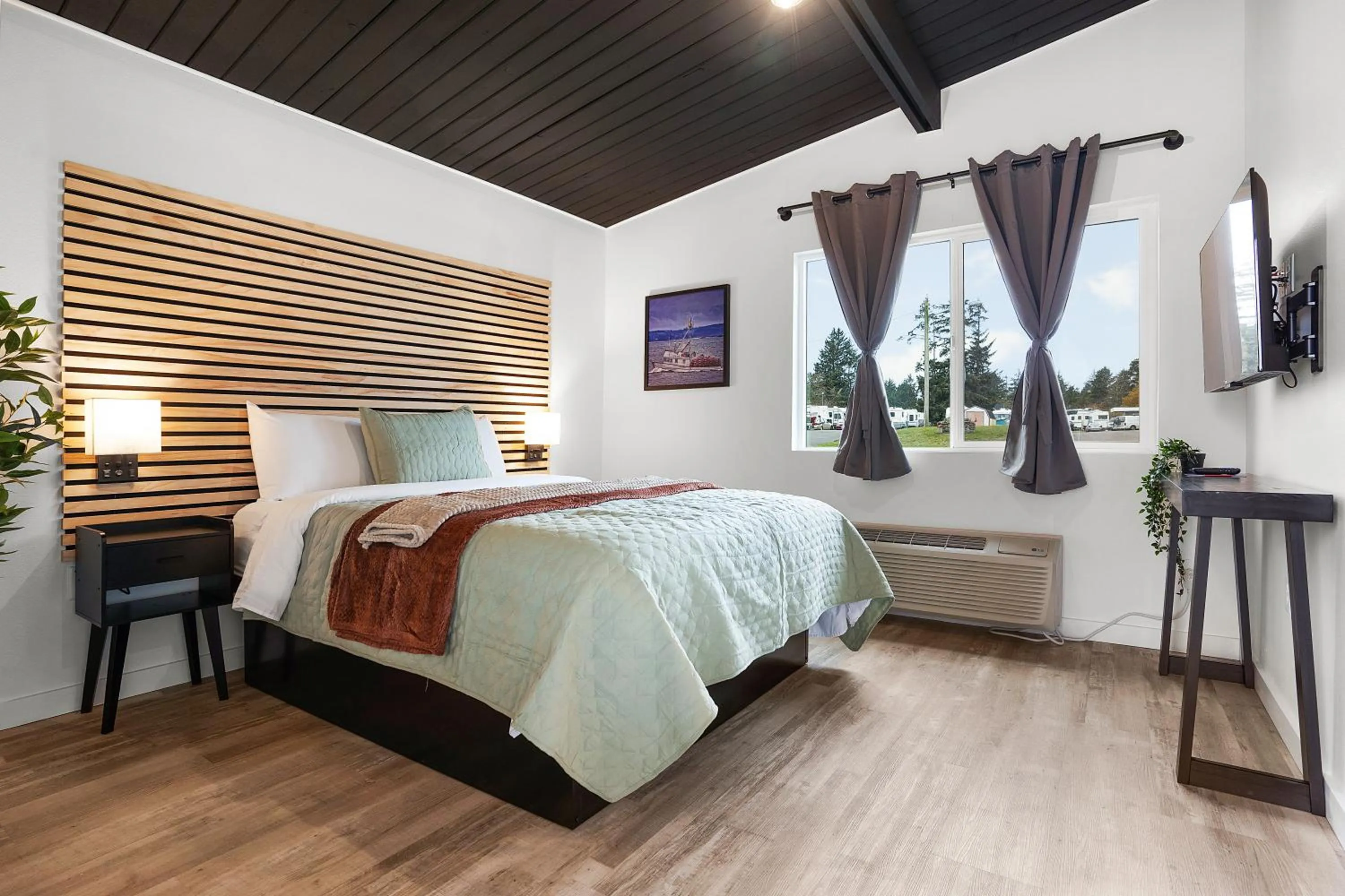 Bed in South Bay Inn