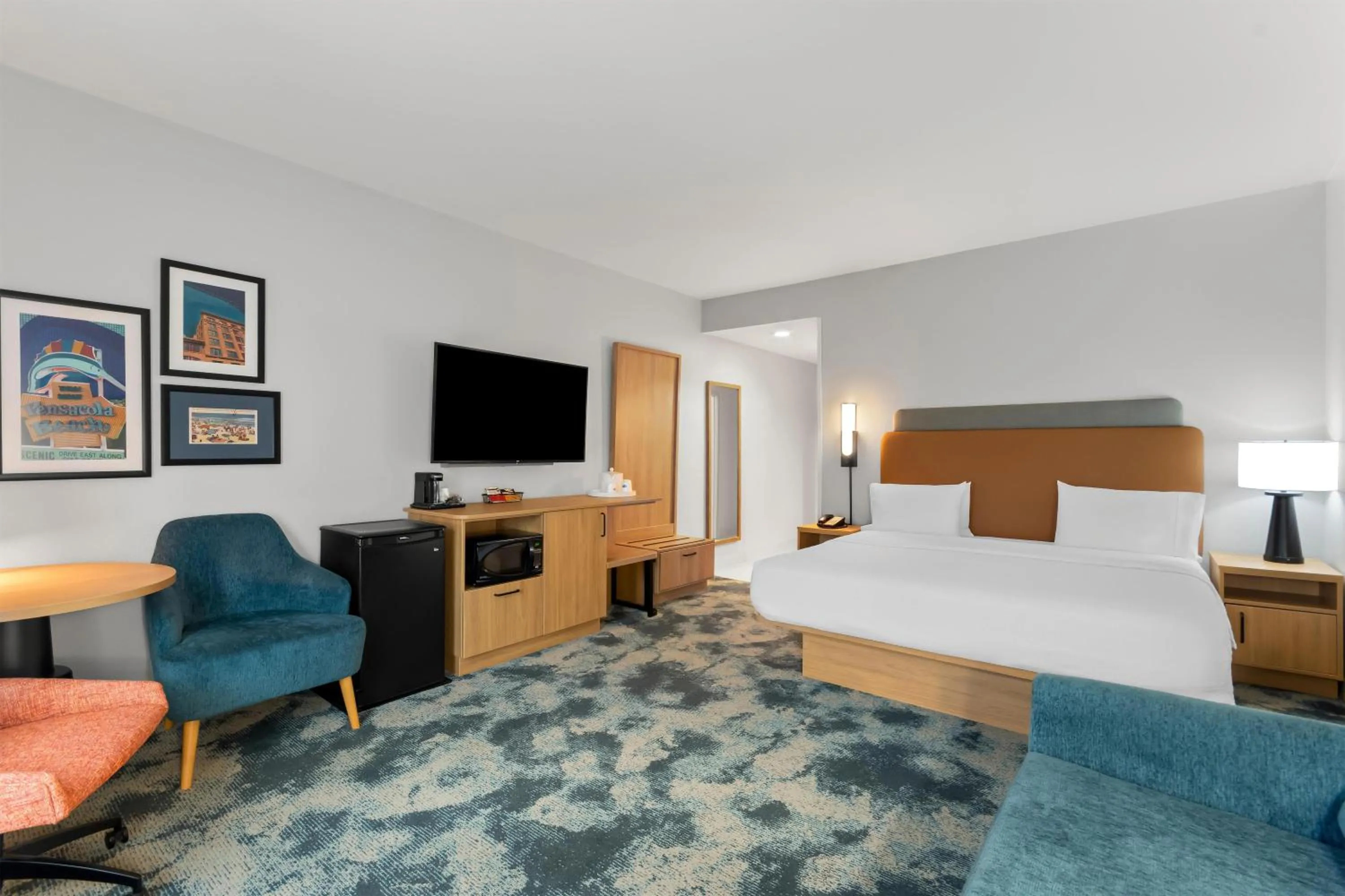 Bed in Hampton Inn & Suites Pensacola/I-10 Pine Forest Road