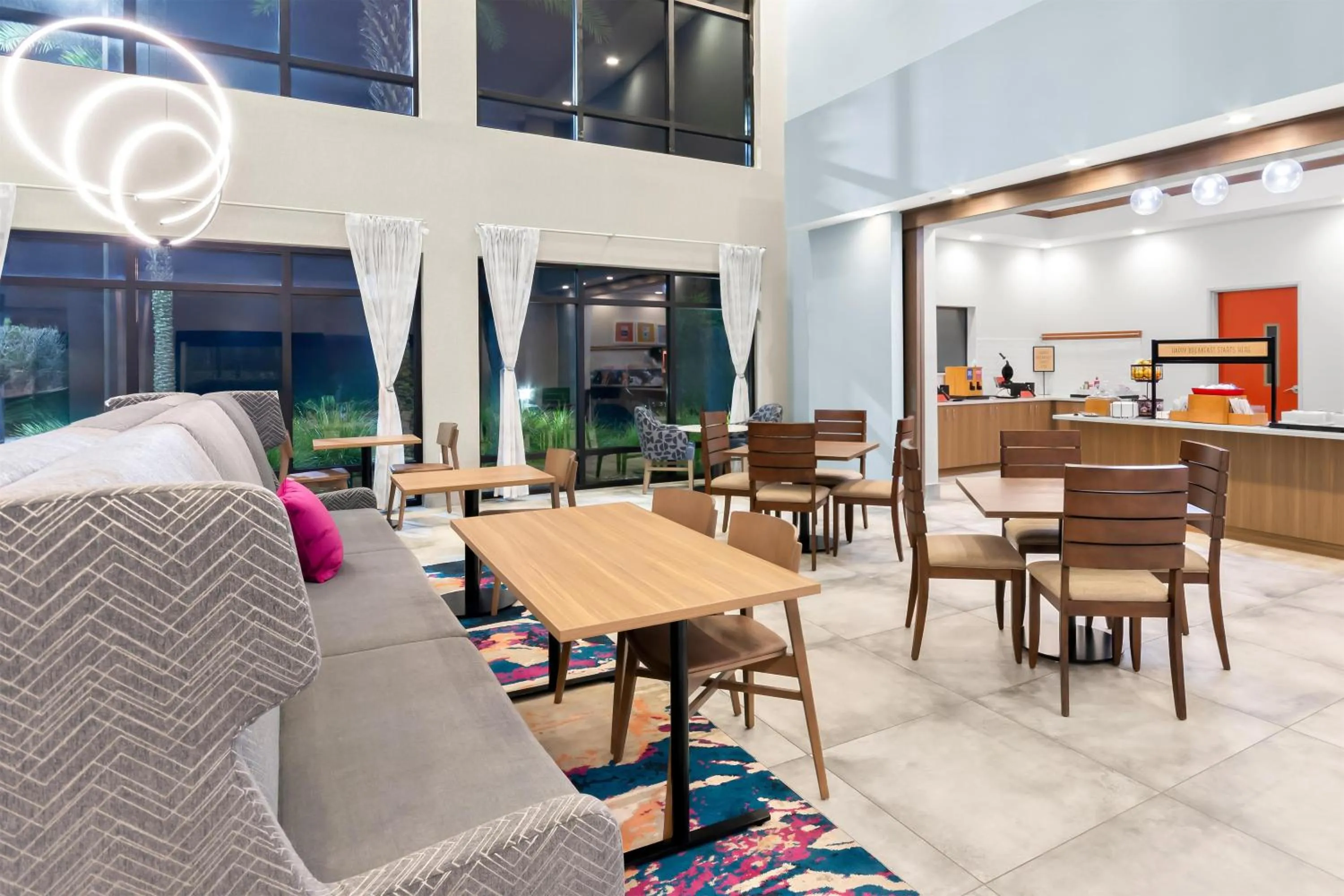 Breakfast in Hampton Inn & Suites Pensacola/I-10 Pine Forest Road