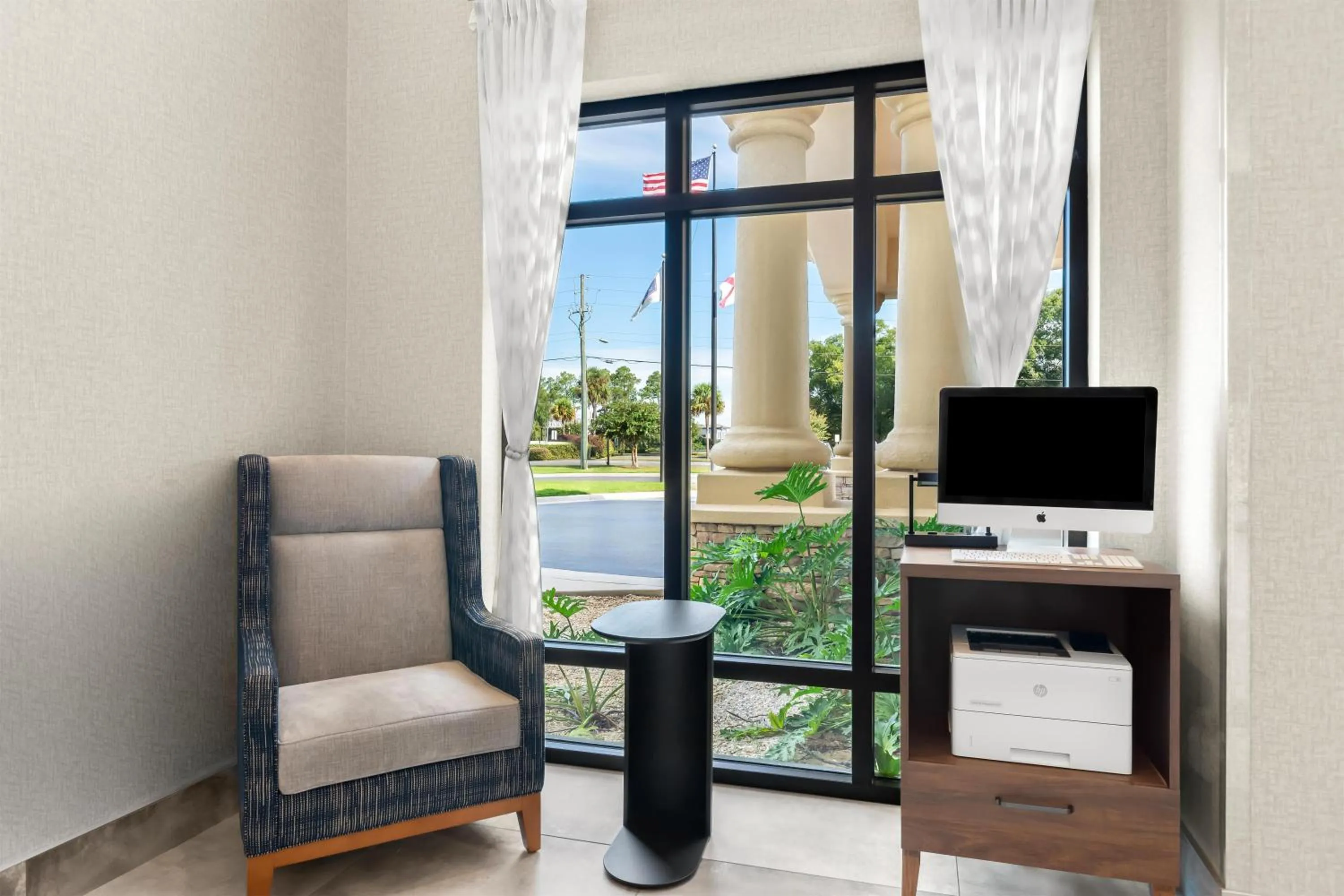 Business facilities in Hampton Inn & Suites Pensacola/I-10 Pine Forest Road