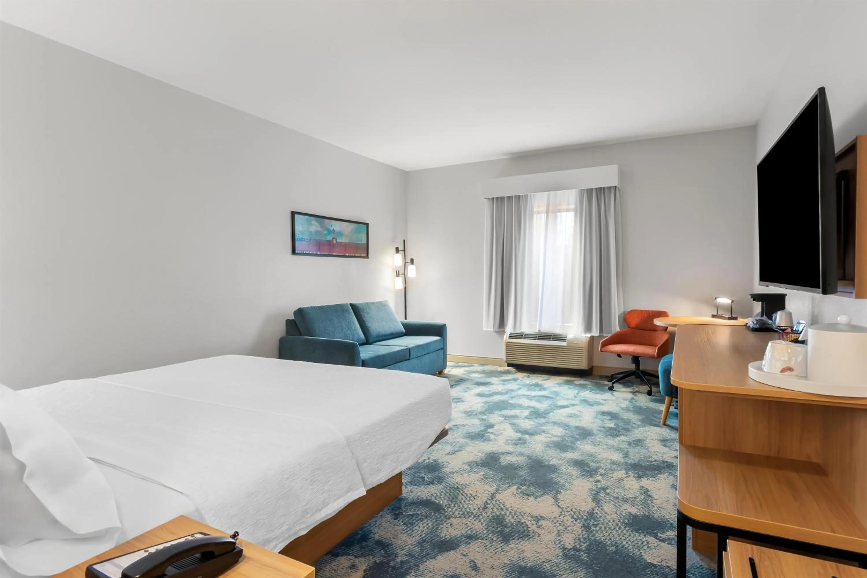 Bed in Hampton Inn & Suites Pensacola/I-10 Pine Forest Road