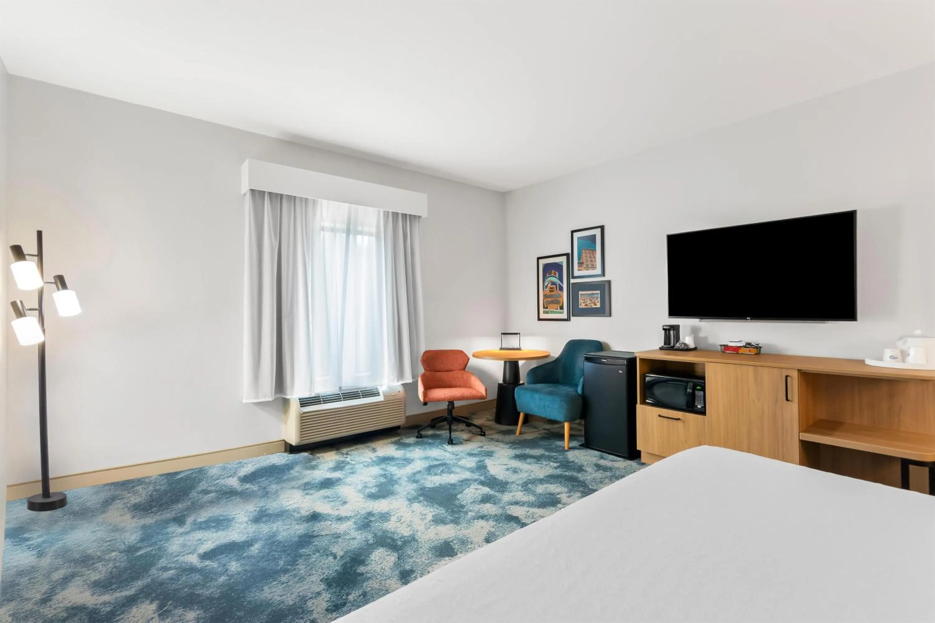 Bed in Hampton Inn & Suites Pensacola/I-10 Pine Forest Road