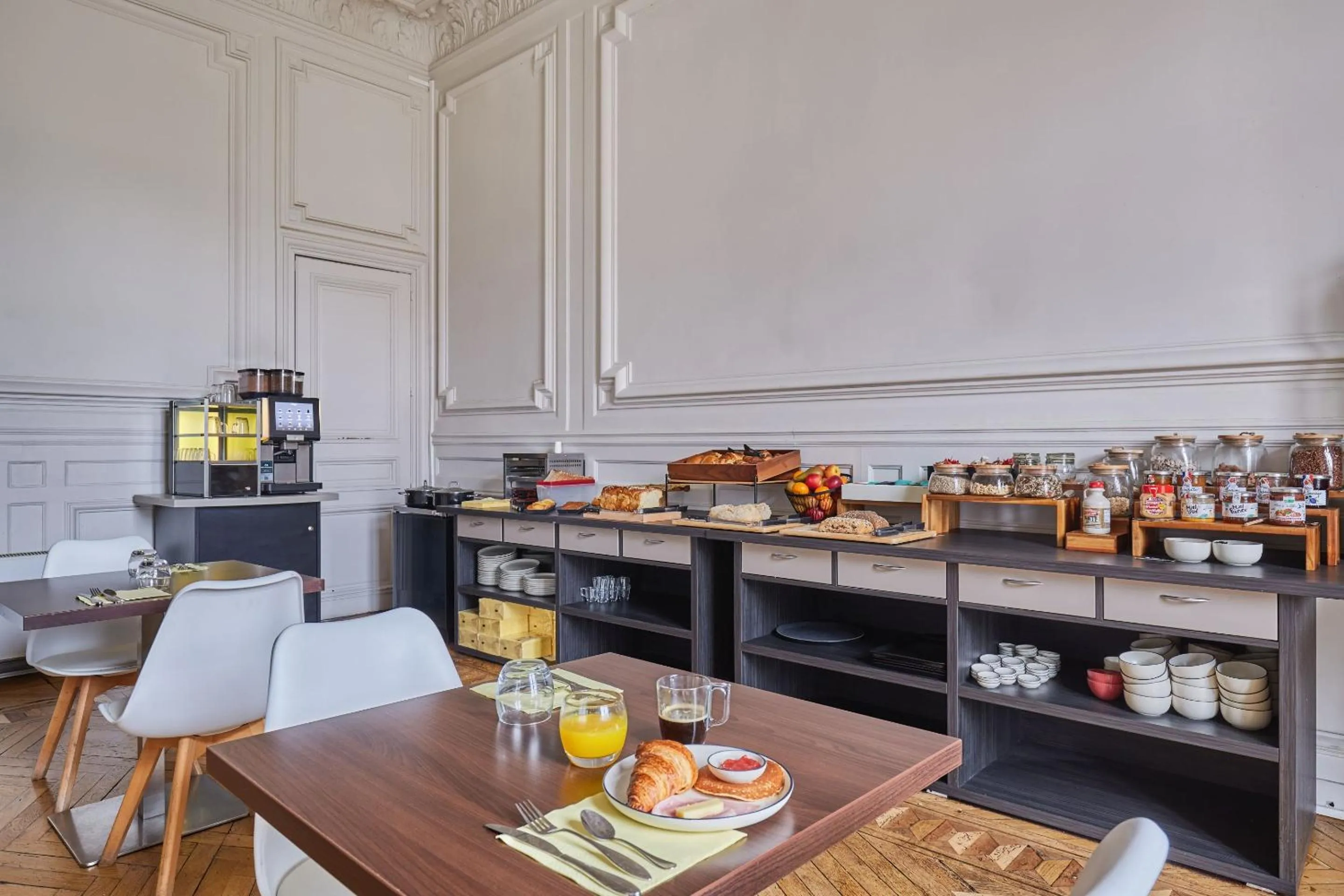 Food and drinks in Appart Hotel Odalys City Montpellier Les Occitanes