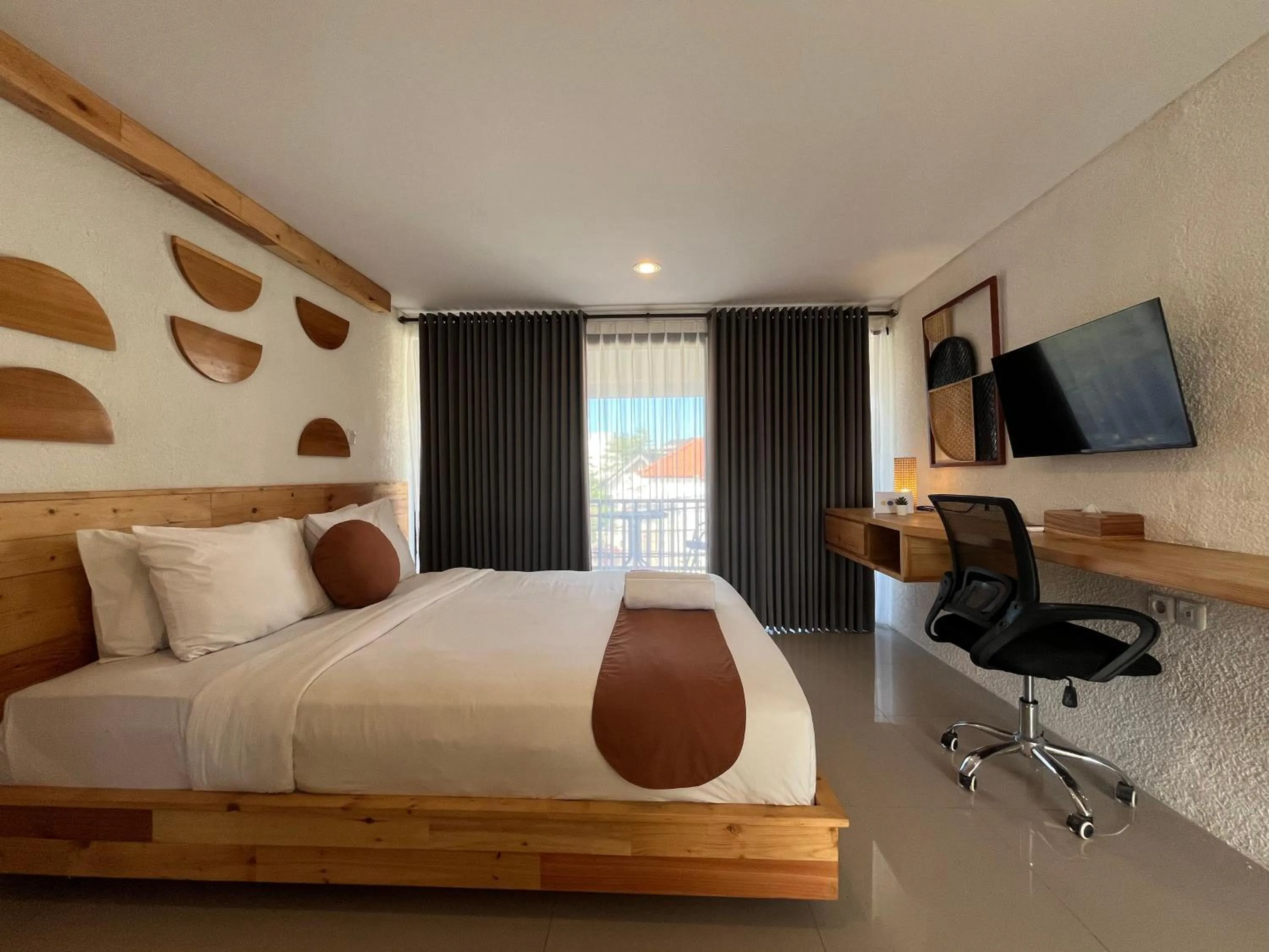 Photo of the whole room, Bed in Cove Wong Village