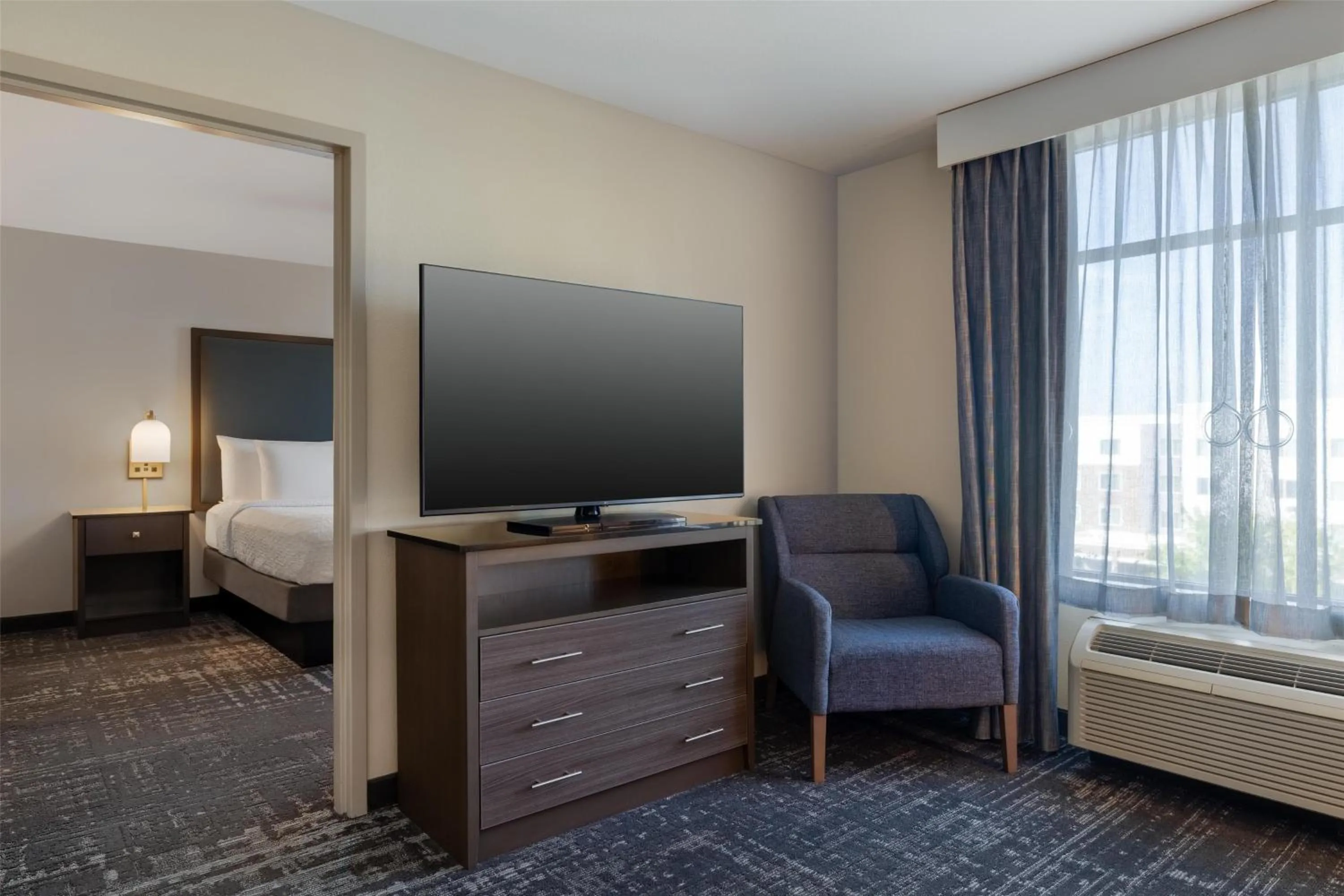 Photo of the whole room, Bed in Homewood Suites by Hilton Ankeny