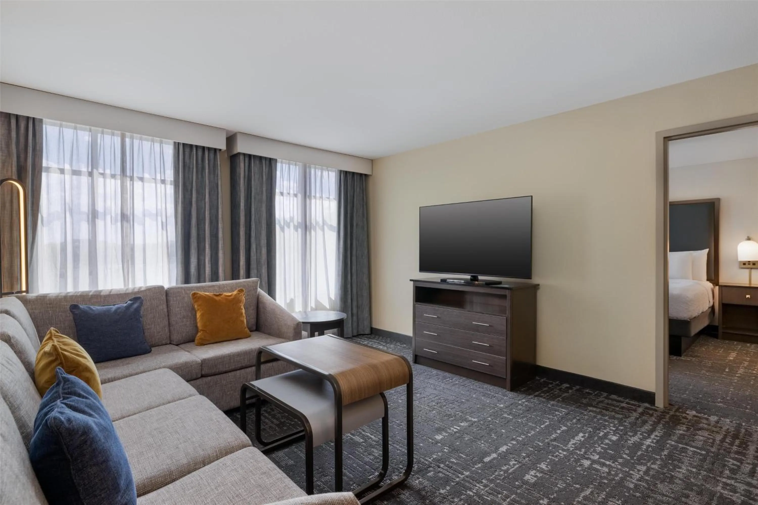 Living room, Bed in Homewood Suites by Hilton Ankeny
