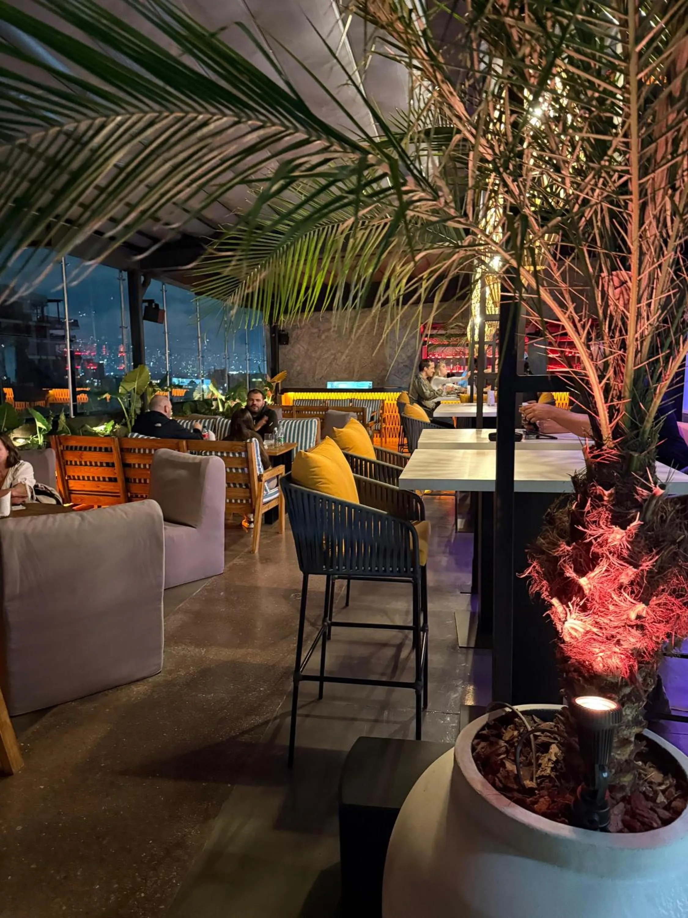 Restaurant/places to eat in Sonata 44 Hotel Laureles