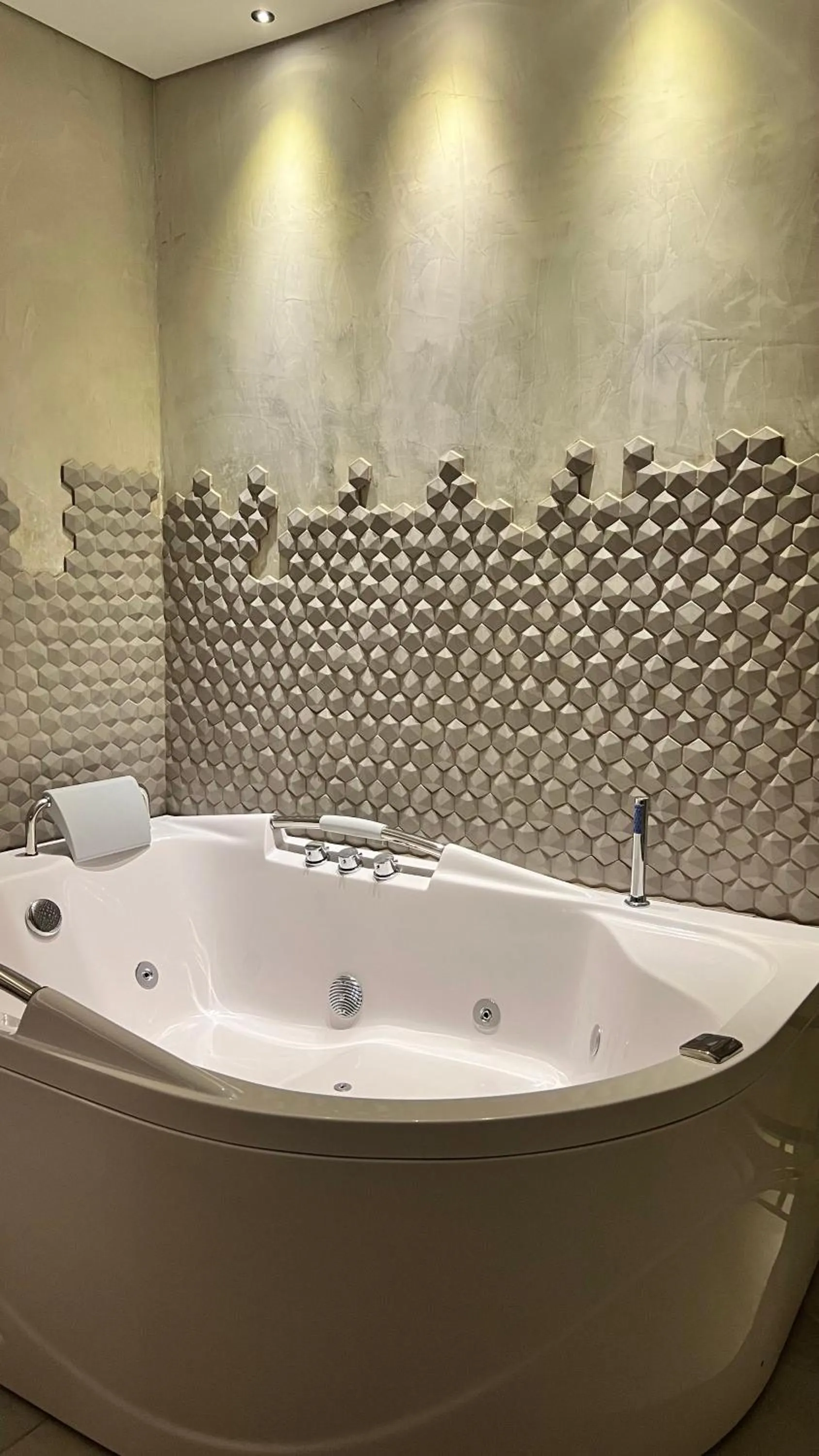 Hot Tub in Sonata 44 Hotel Laureles