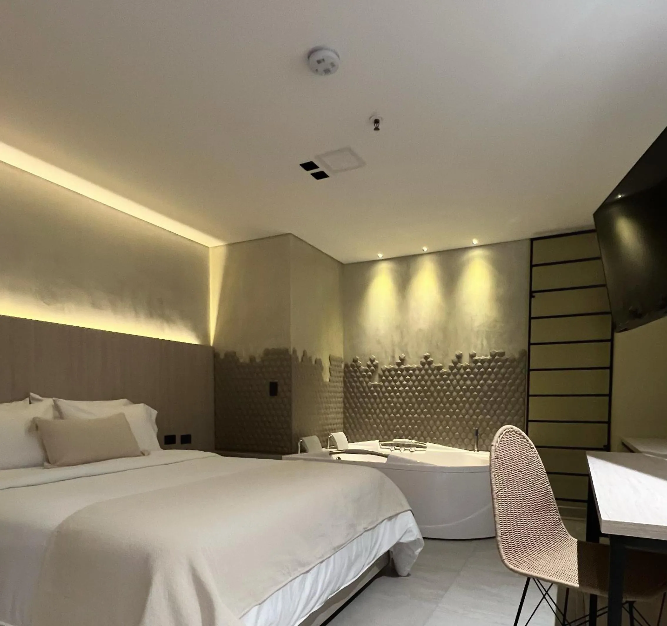 Bed in Sonata 44 Hotel Laureles