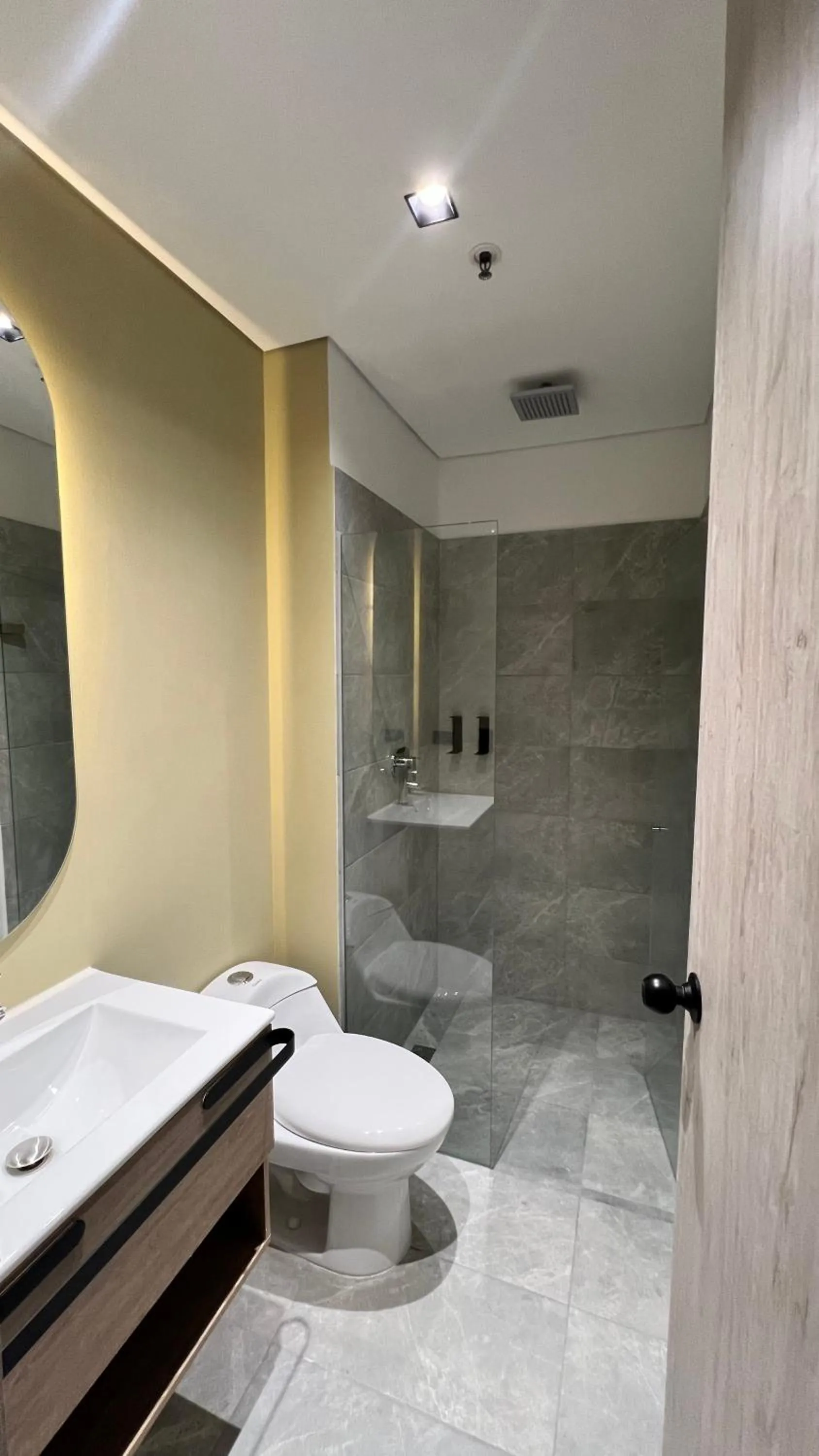 Toilet in Sonata 44 Hotel Laureles