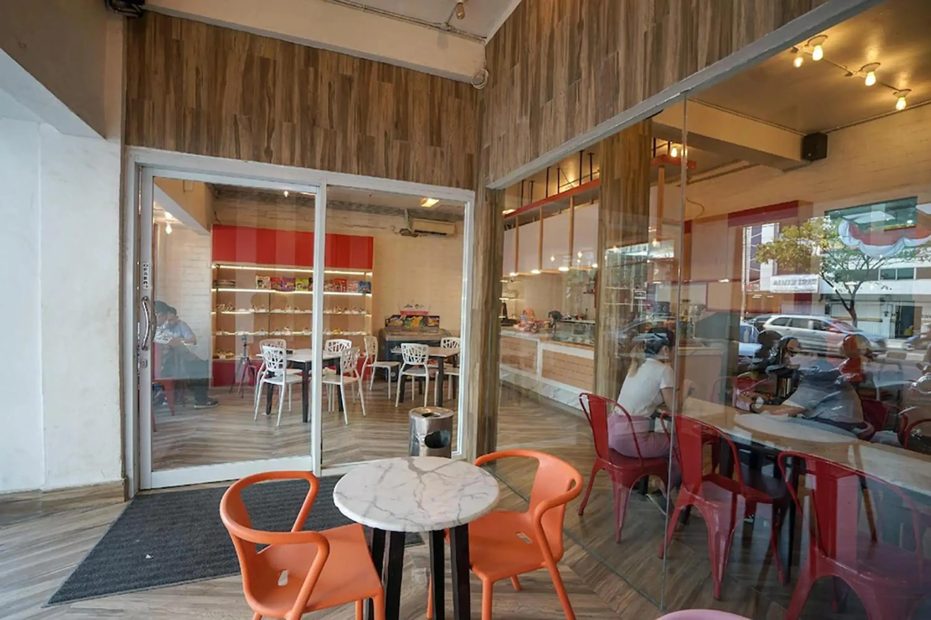 Restaurant/places to eat in Residence 8 Restaurant/places to eat in Residence 8