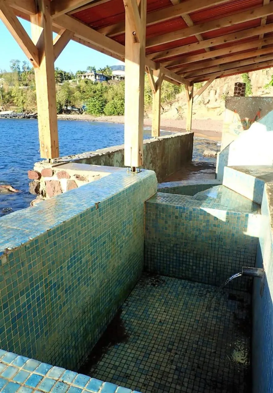 Hot Spring Bath in KANALU BEACH APPATEMENT