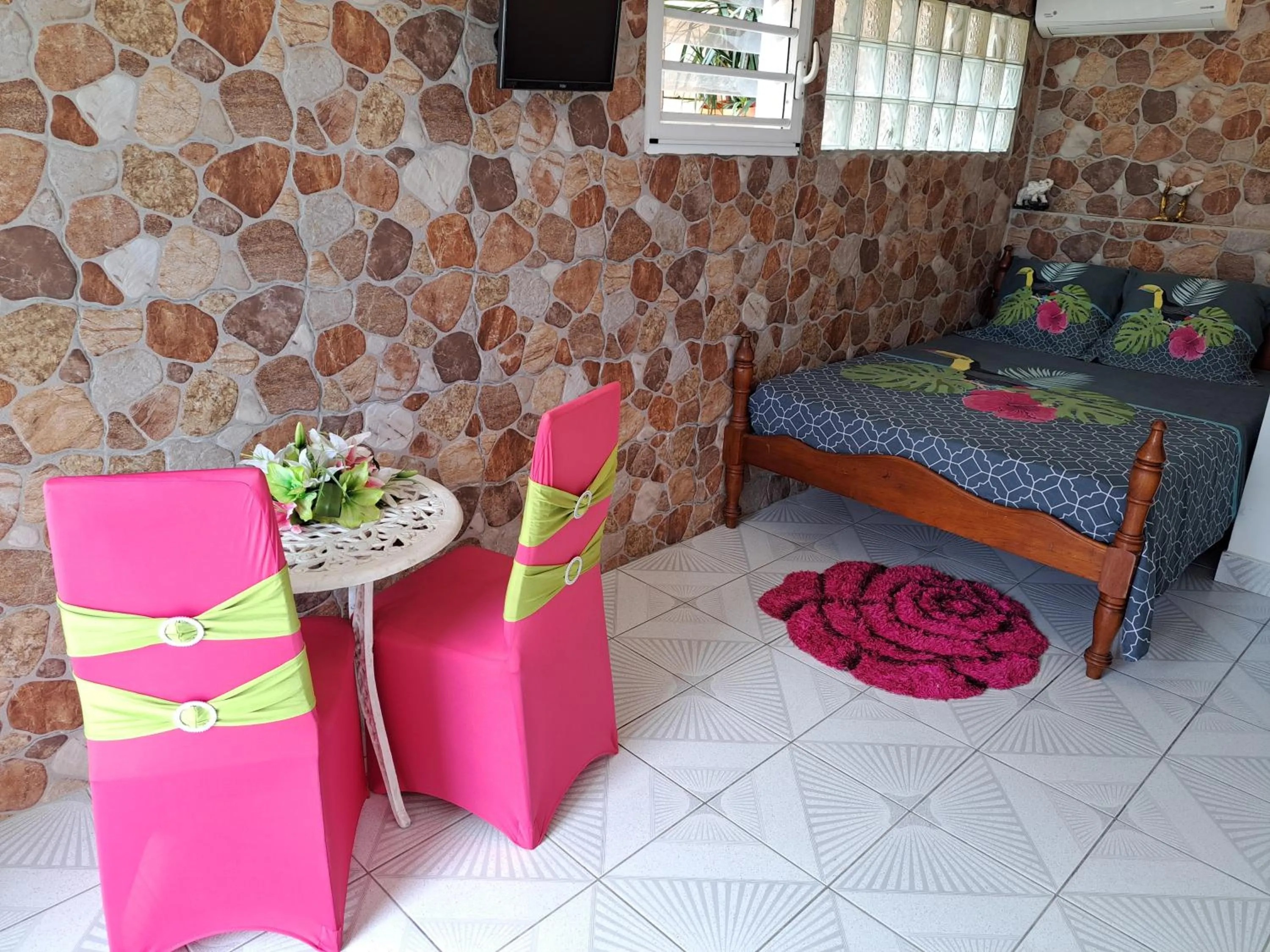 Bed in KANALU BEACH APPATEMENT