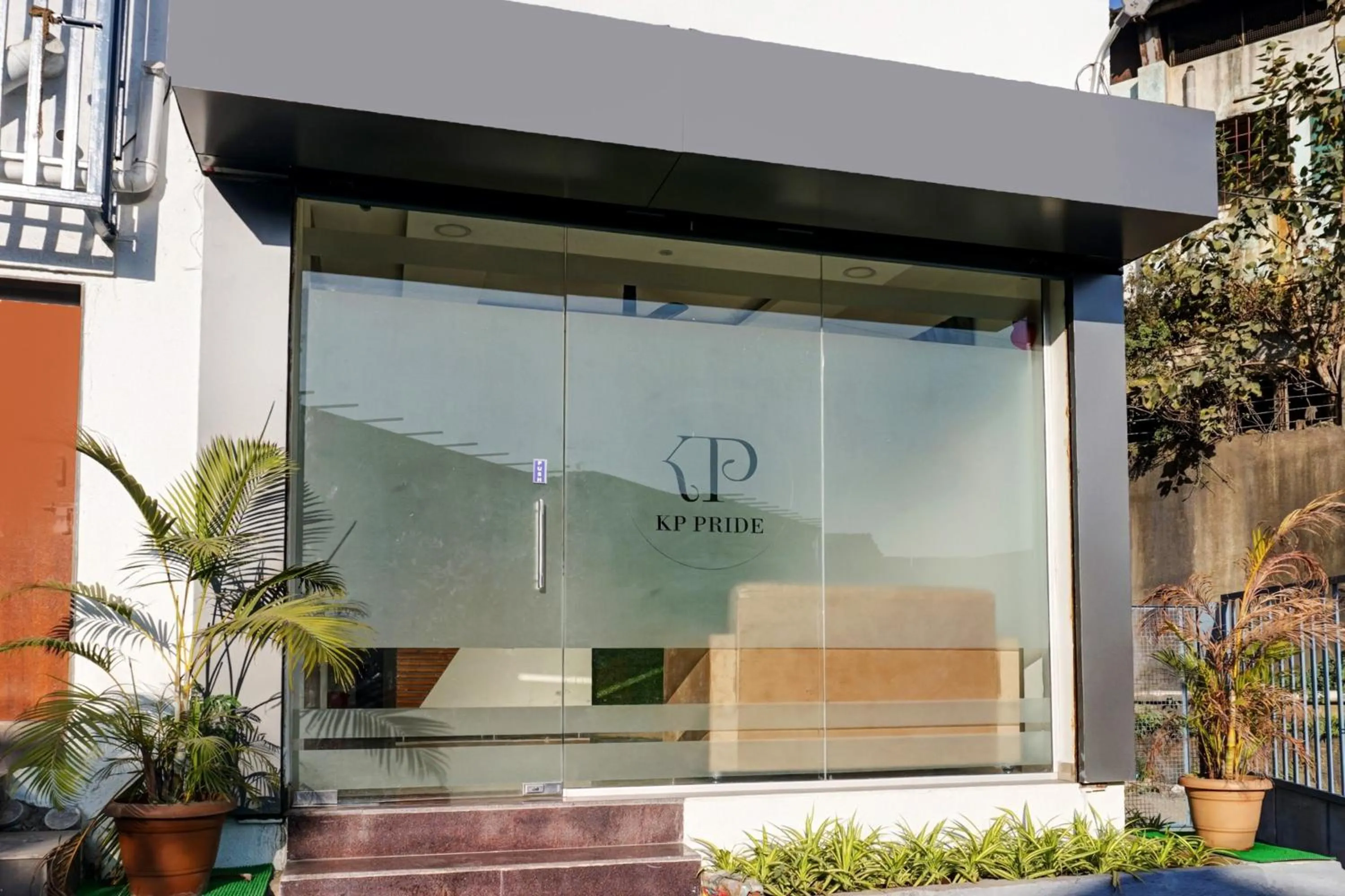 Facade/entrance in Super Hotel O KP Pride
