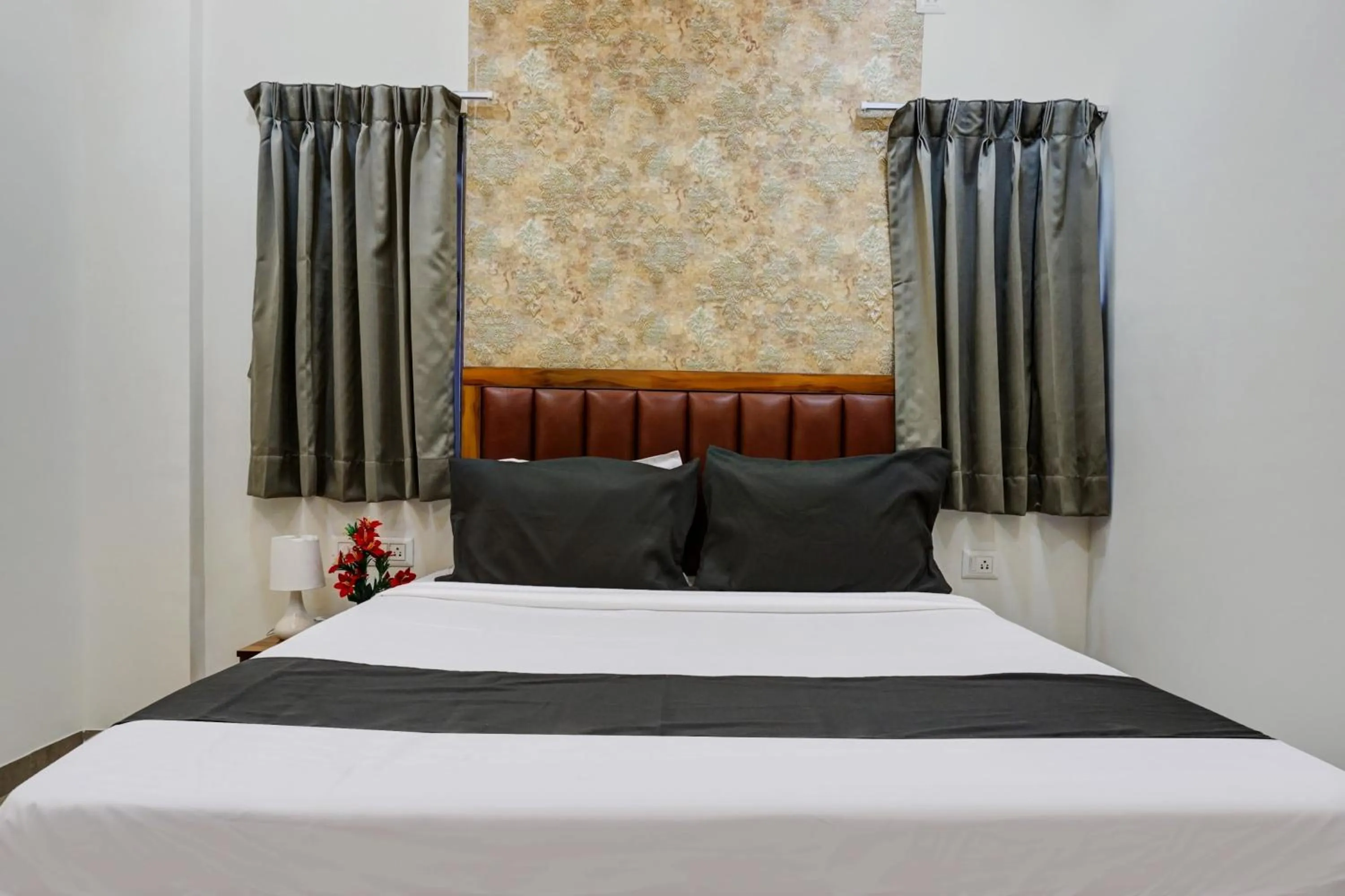 Facade/entrance, Bed in Super Hotel O KP Pride