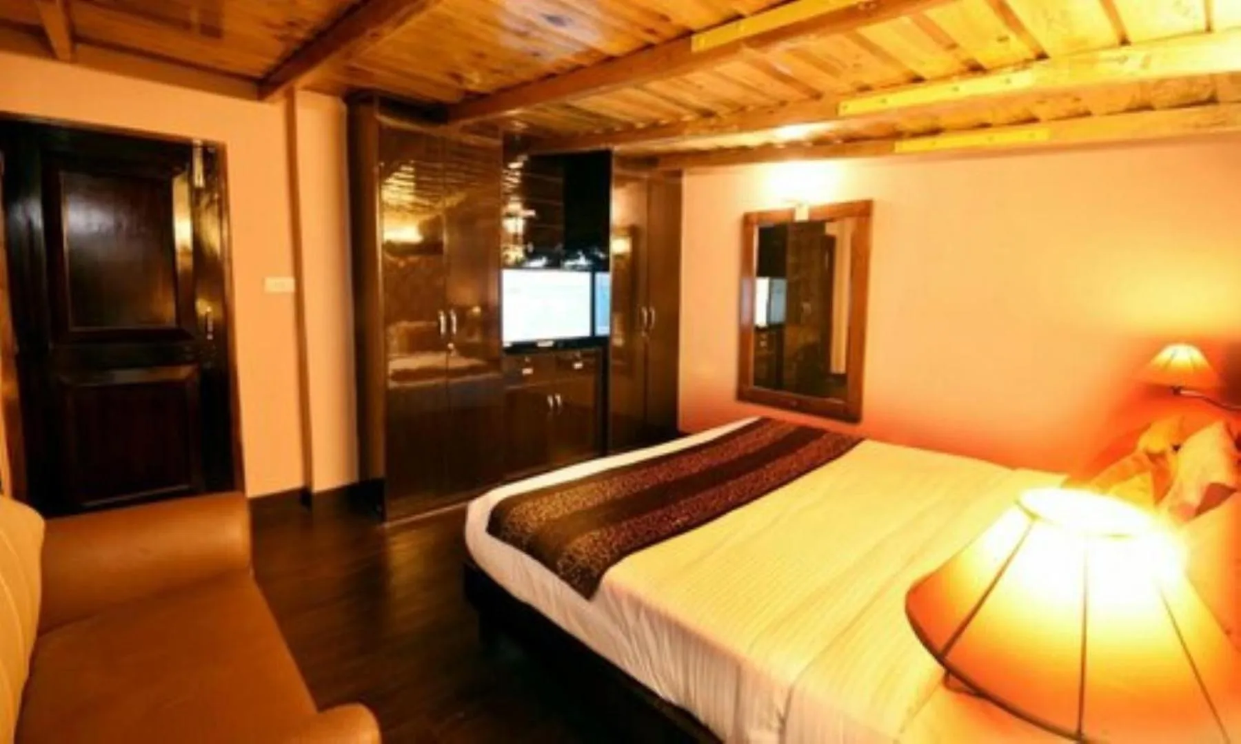 Bed in Hotel H. K. Legacy Nainital