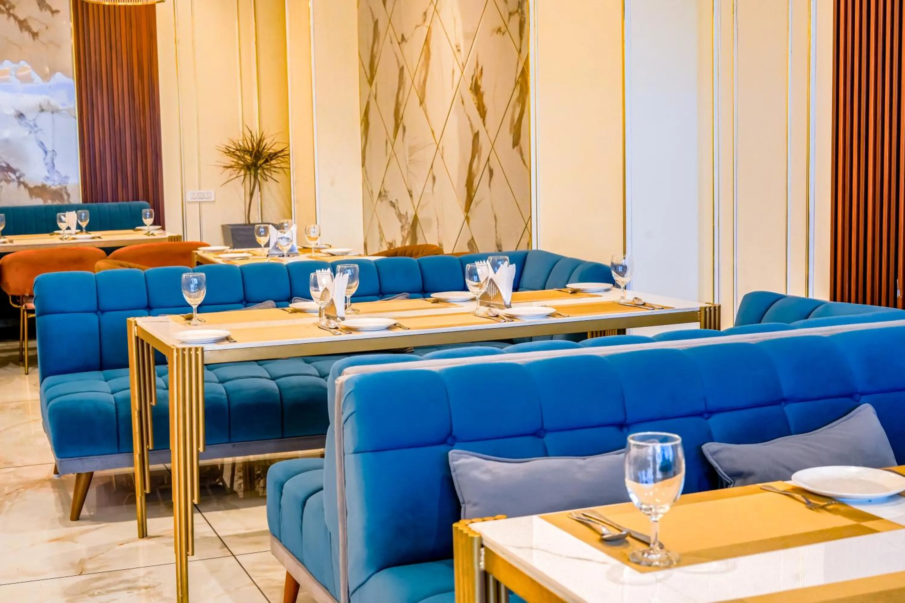 Restaurant/places to eat in ACR Luxury Hotel