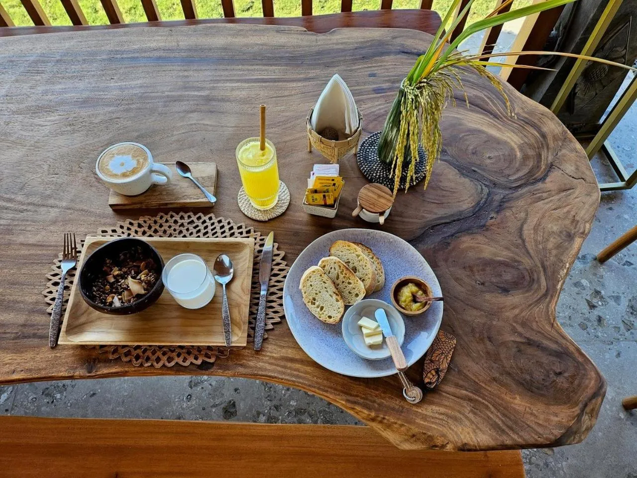 Food and drinks in Puri Dajuma Terrace Eco Lodge & Spa