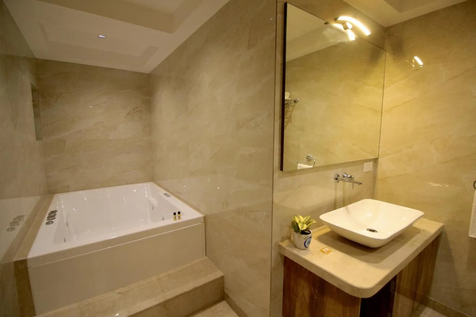 Shower in Evara-Meraki Inn