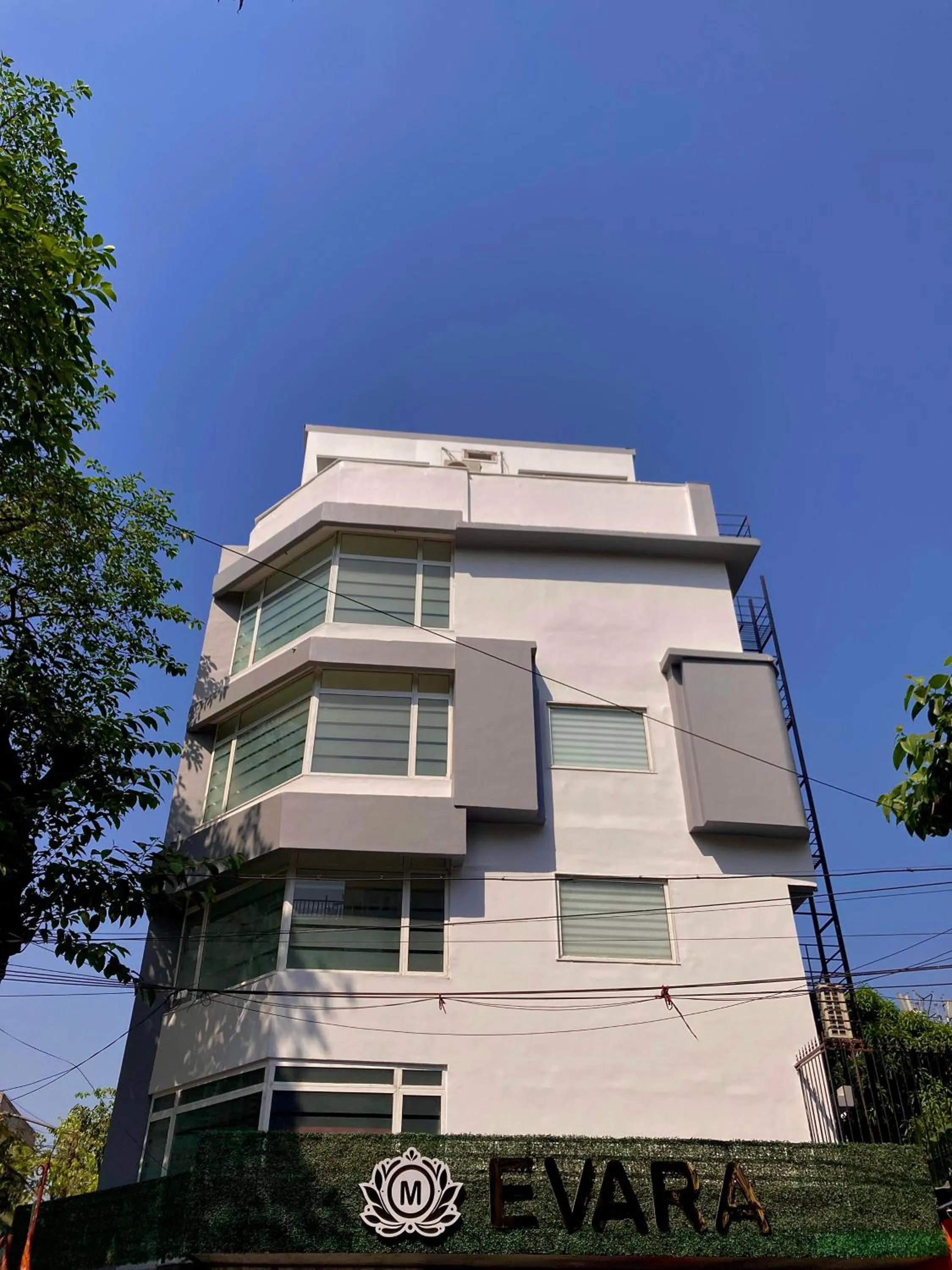 Property building in Evara-Meraki Inn