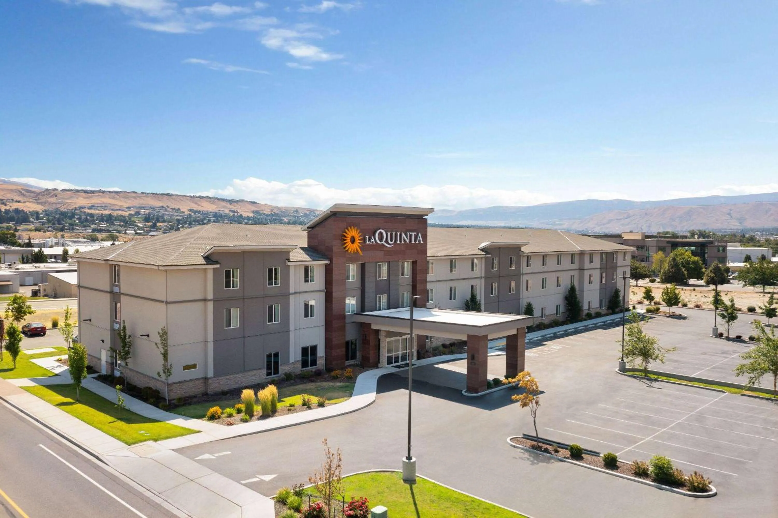 Property building in La Quinta Inn & Suites by Wyndham Wenatchee