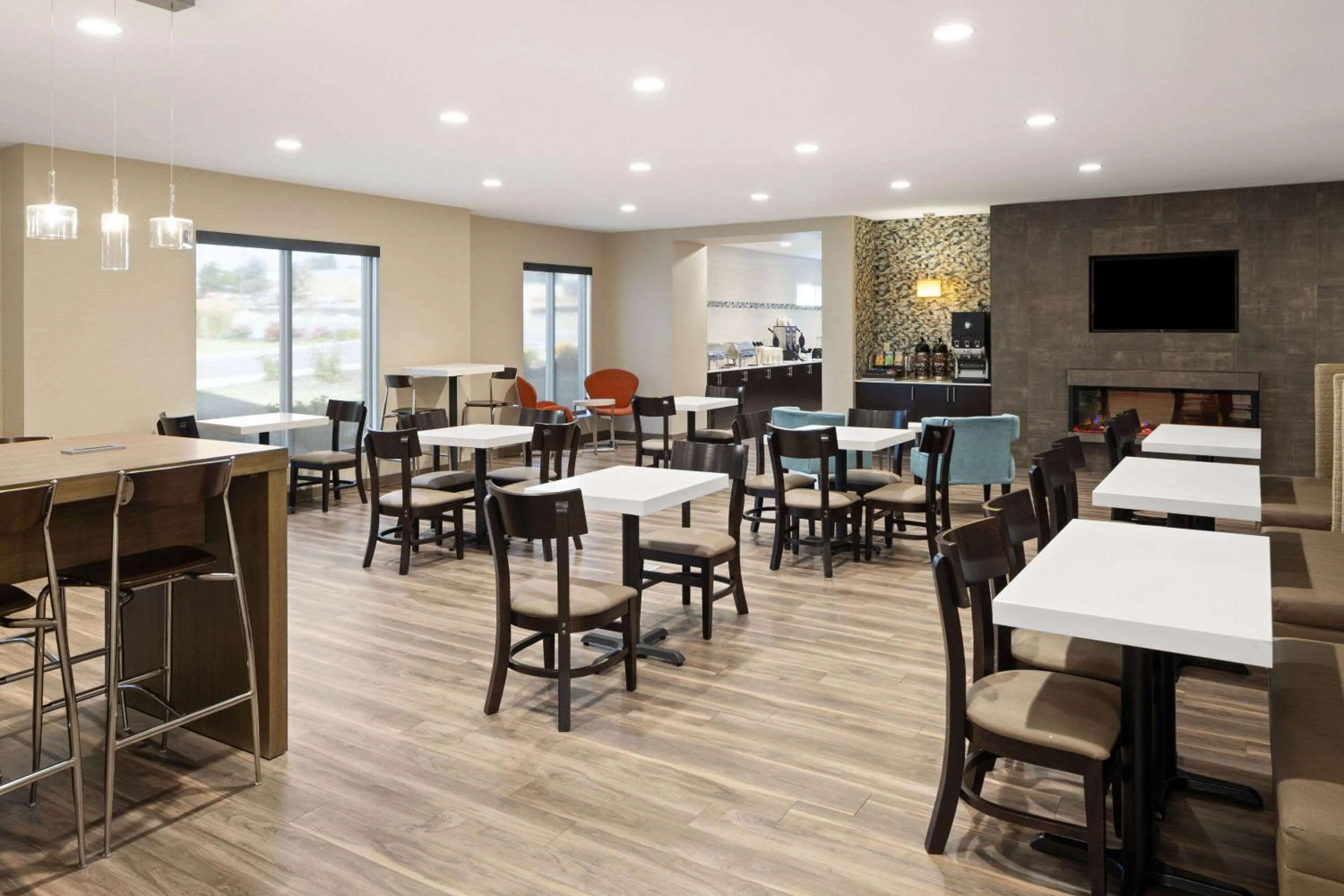 Breakfast in La Quinta Inn & Suites by Wyndham Wenatchee