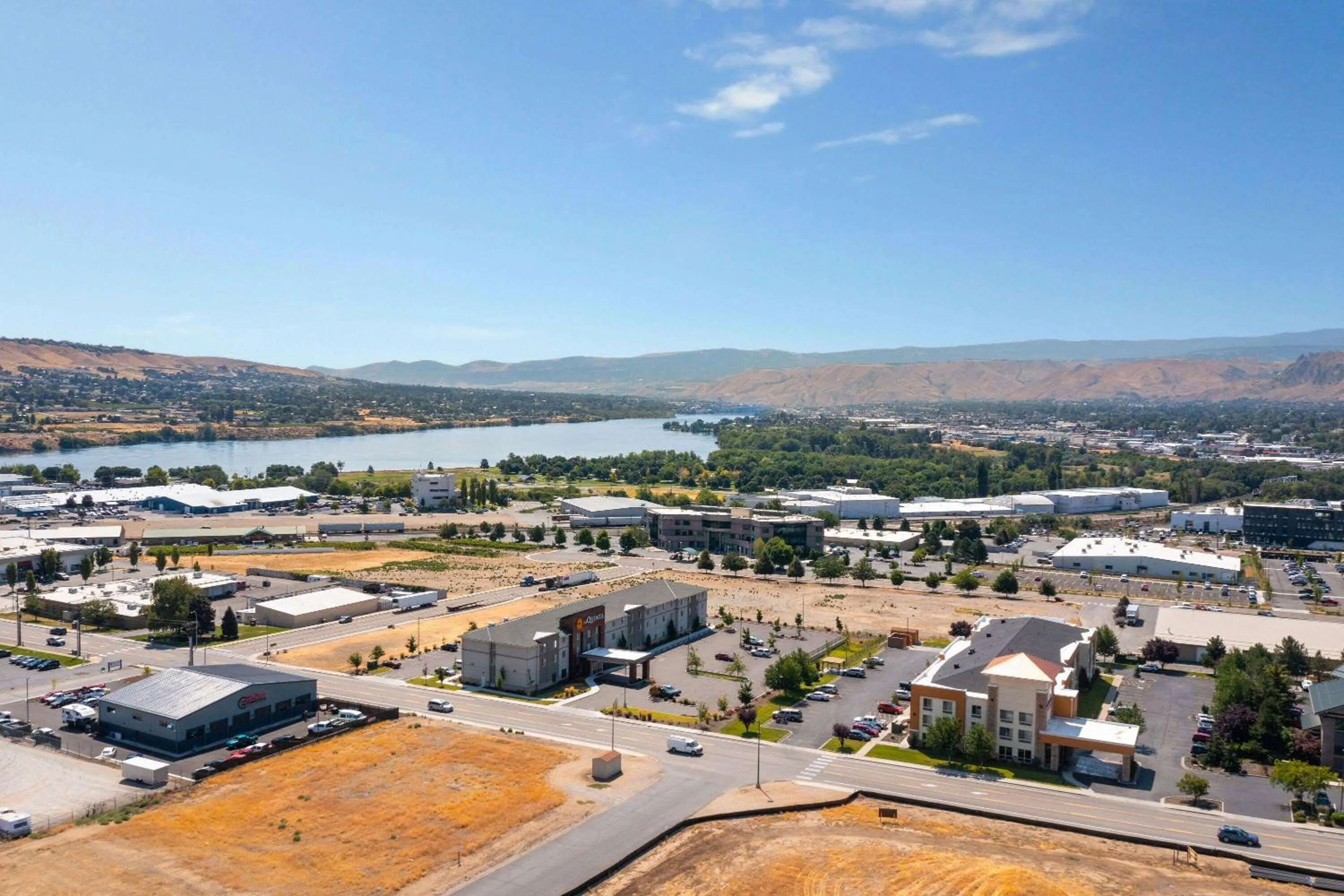 Property building in La Quinta Inn & Suites by Wyndham Wenatchee