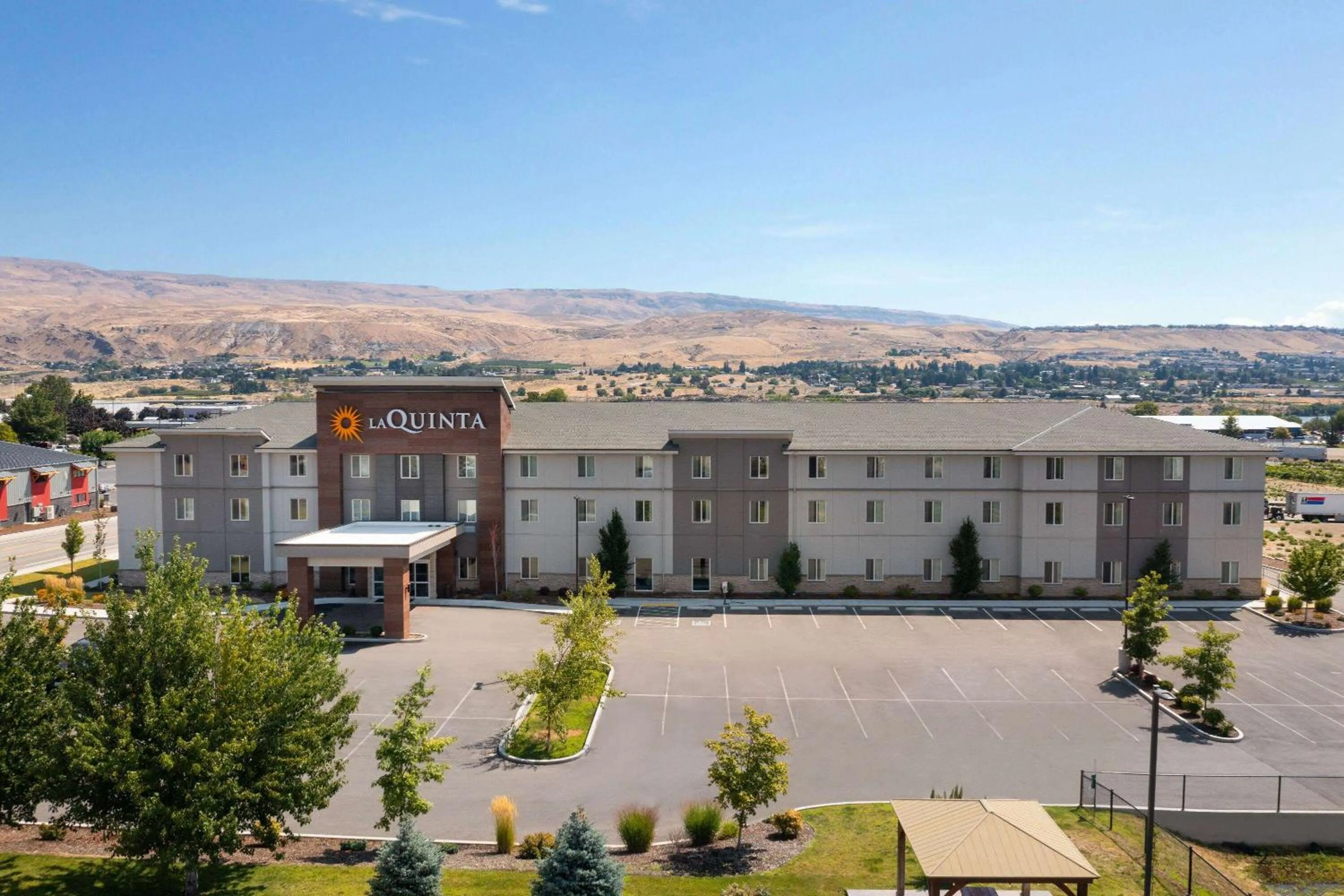Property building in La Quinta Inn & Suites by Wyndham Wenatchee