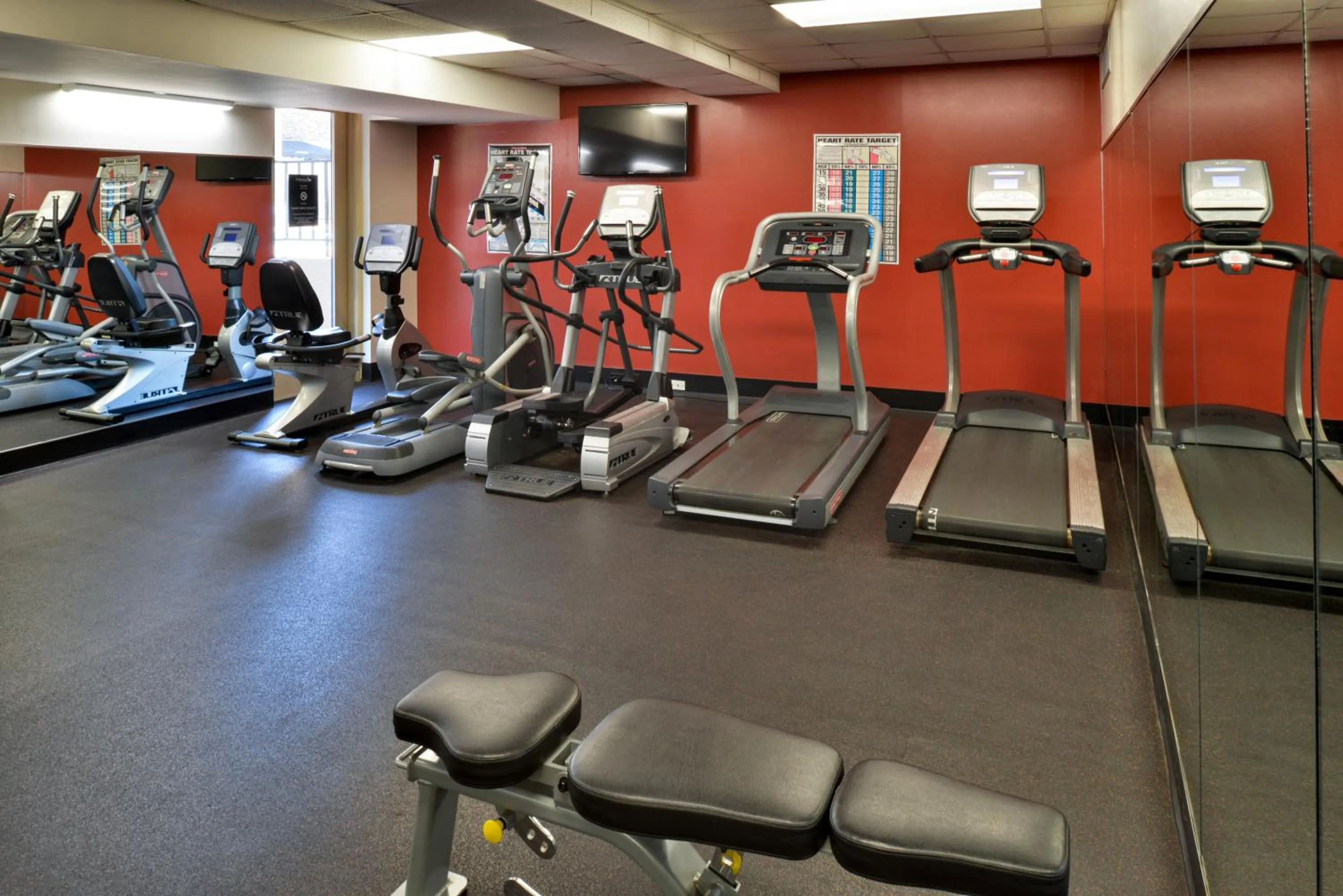 Fitness centre/facilities in Hawthorne Inn & Conference Center