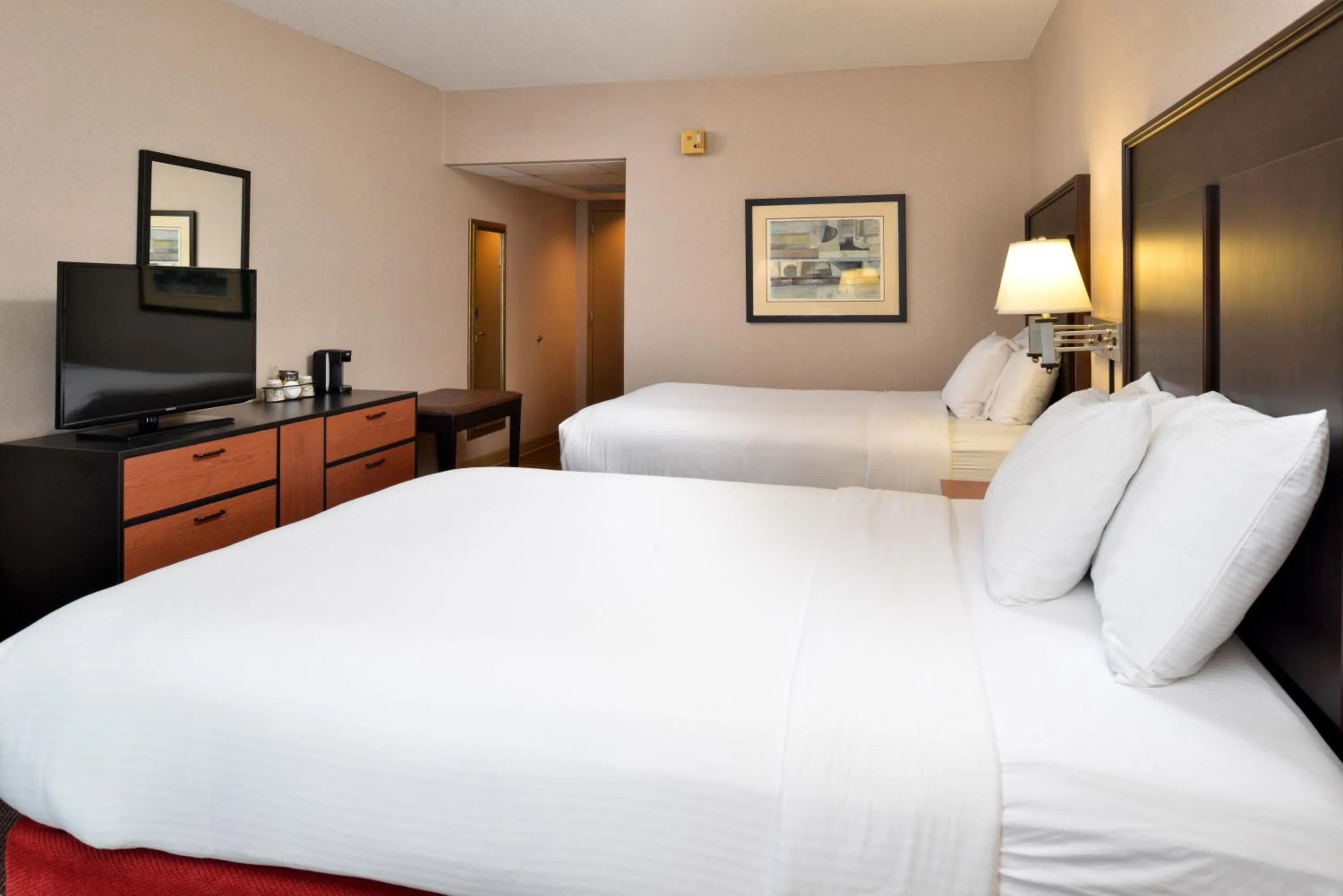 Bed in Hawthorne Inn & Conference Center